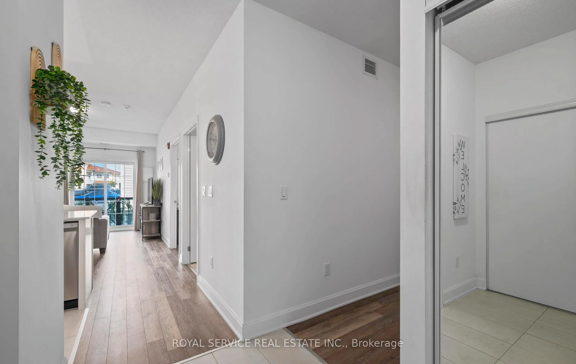 Photo 5 of Unit 127, 50 Lakebreeze Drive, Clarington, Newcastle — HOMEH