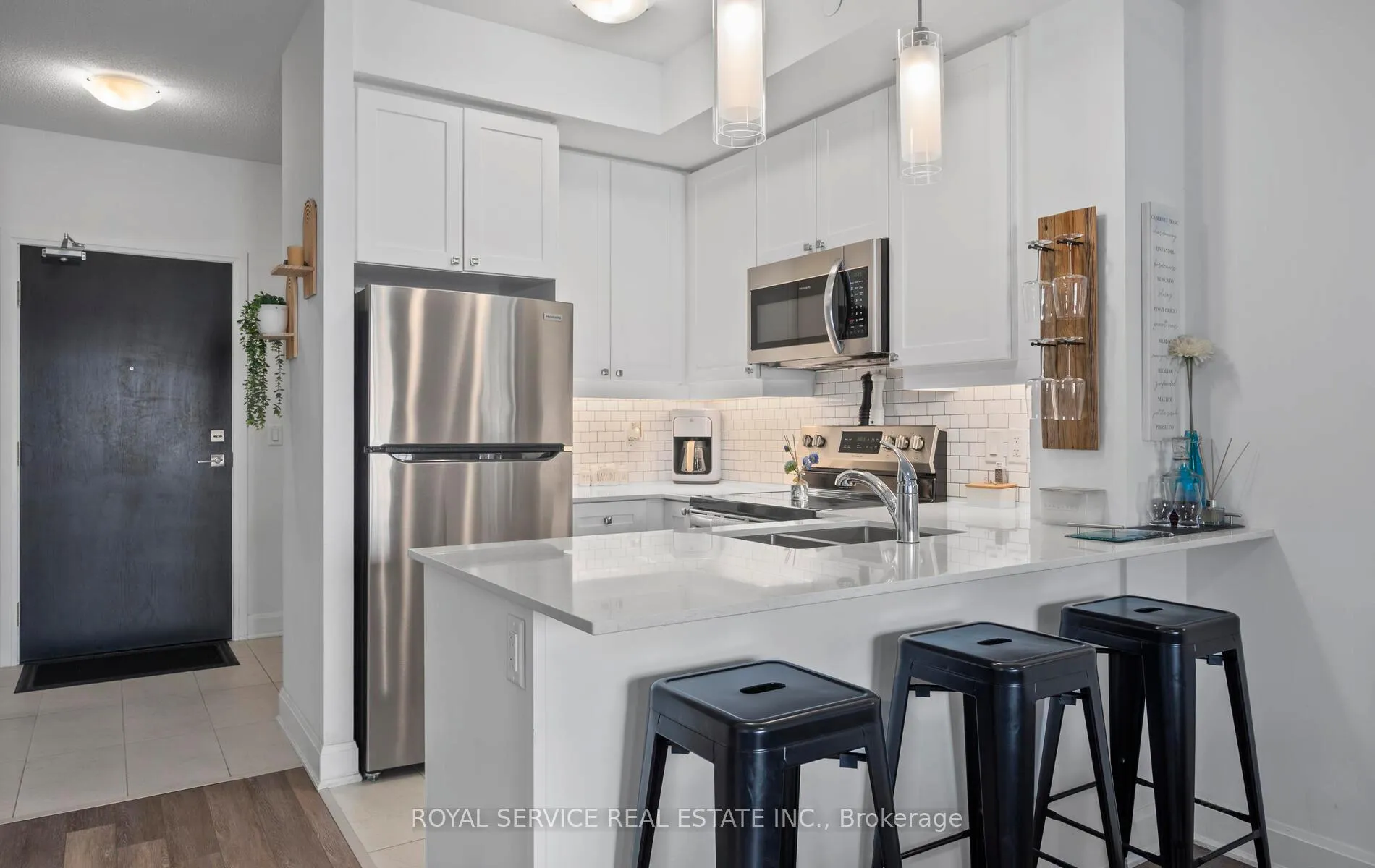 Photo 6 of Unit 127, 50 Lakebreeze Drive, Clarington, Newcastle — HOMEH