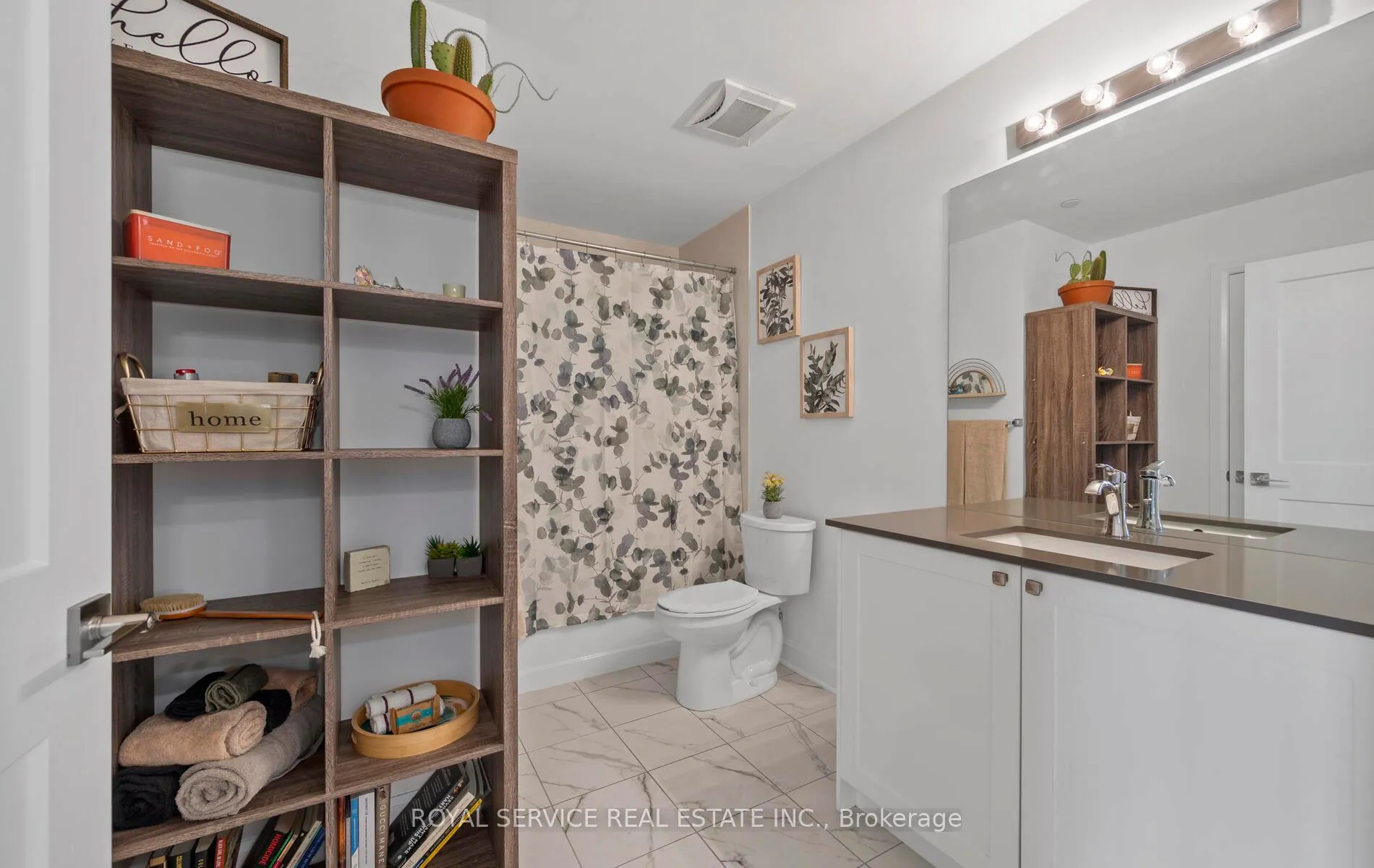 Photo 19 of Unit 127, 50 Lakebreeze Drive, Clarington, Newcastle — HOMEH