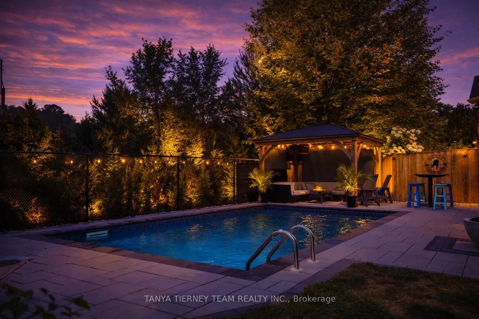 Photo 3 of 12 Branthaven Court, Whitby, Brooklin — HOMEH