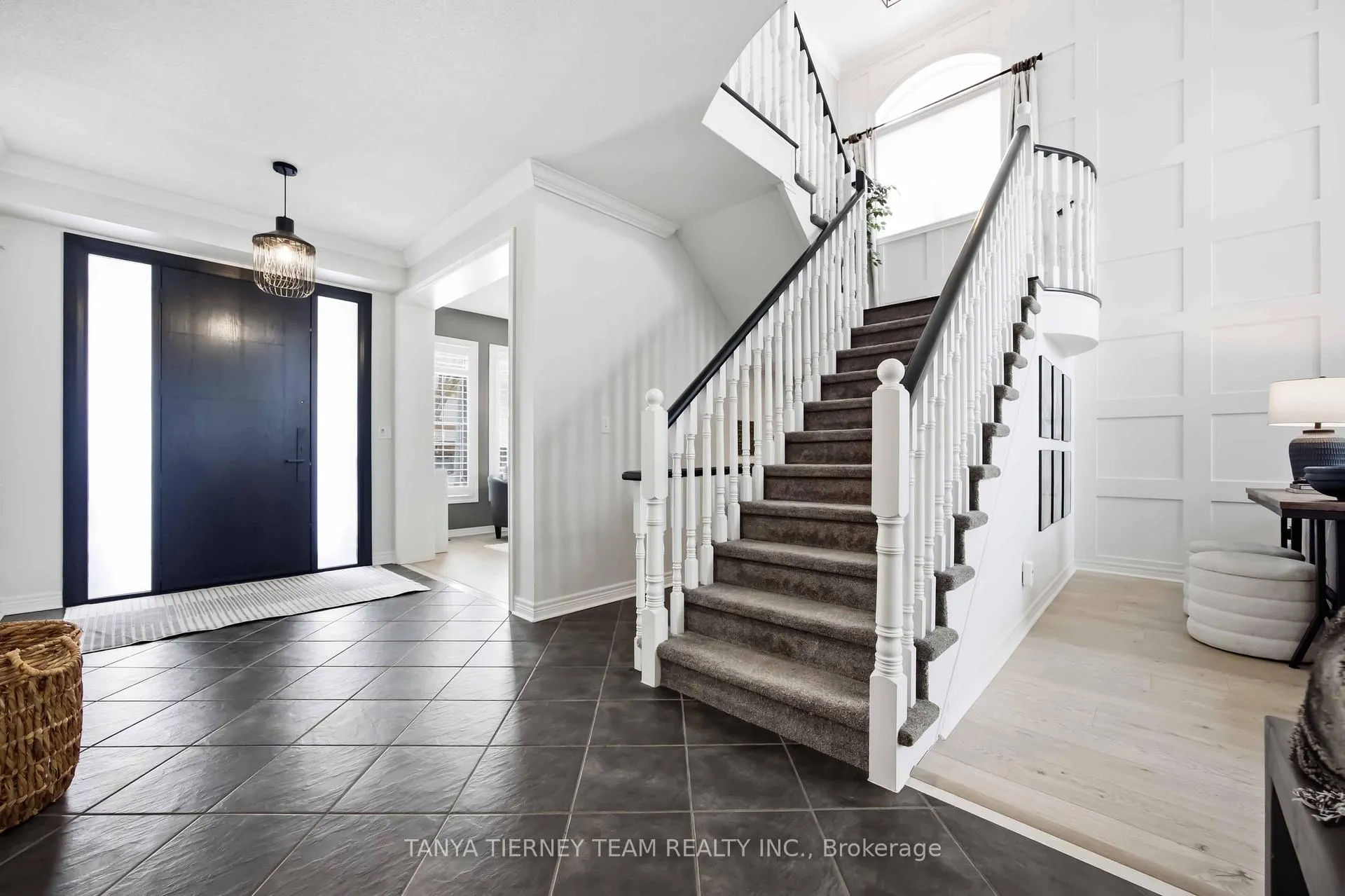 Photo 6 of 12 Branthaven Court, Whitby, Brooklin — HOMEH