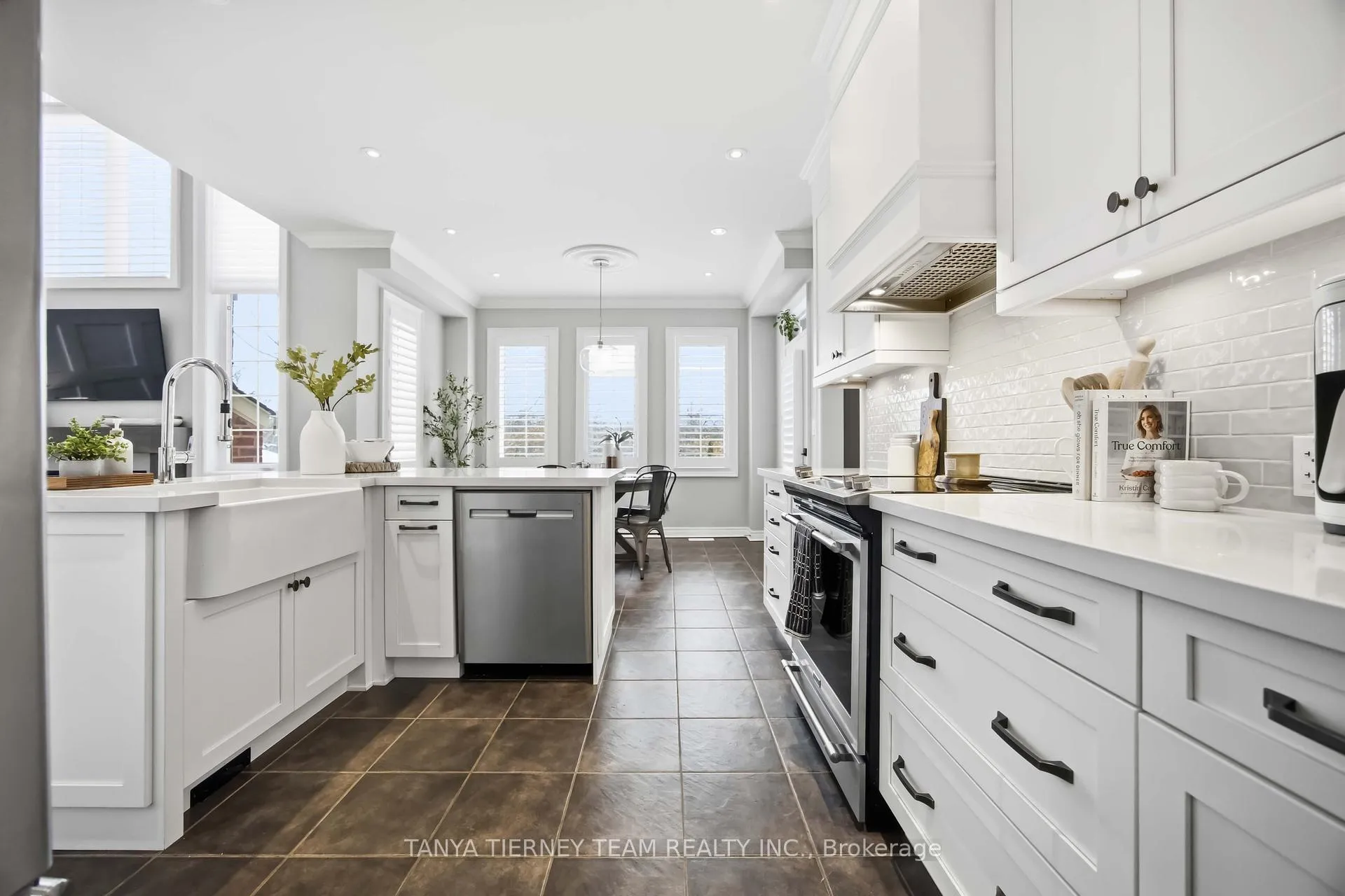 Photo 13 of 12 Branthaven Court, Whitby, Brooklin — HOMEH