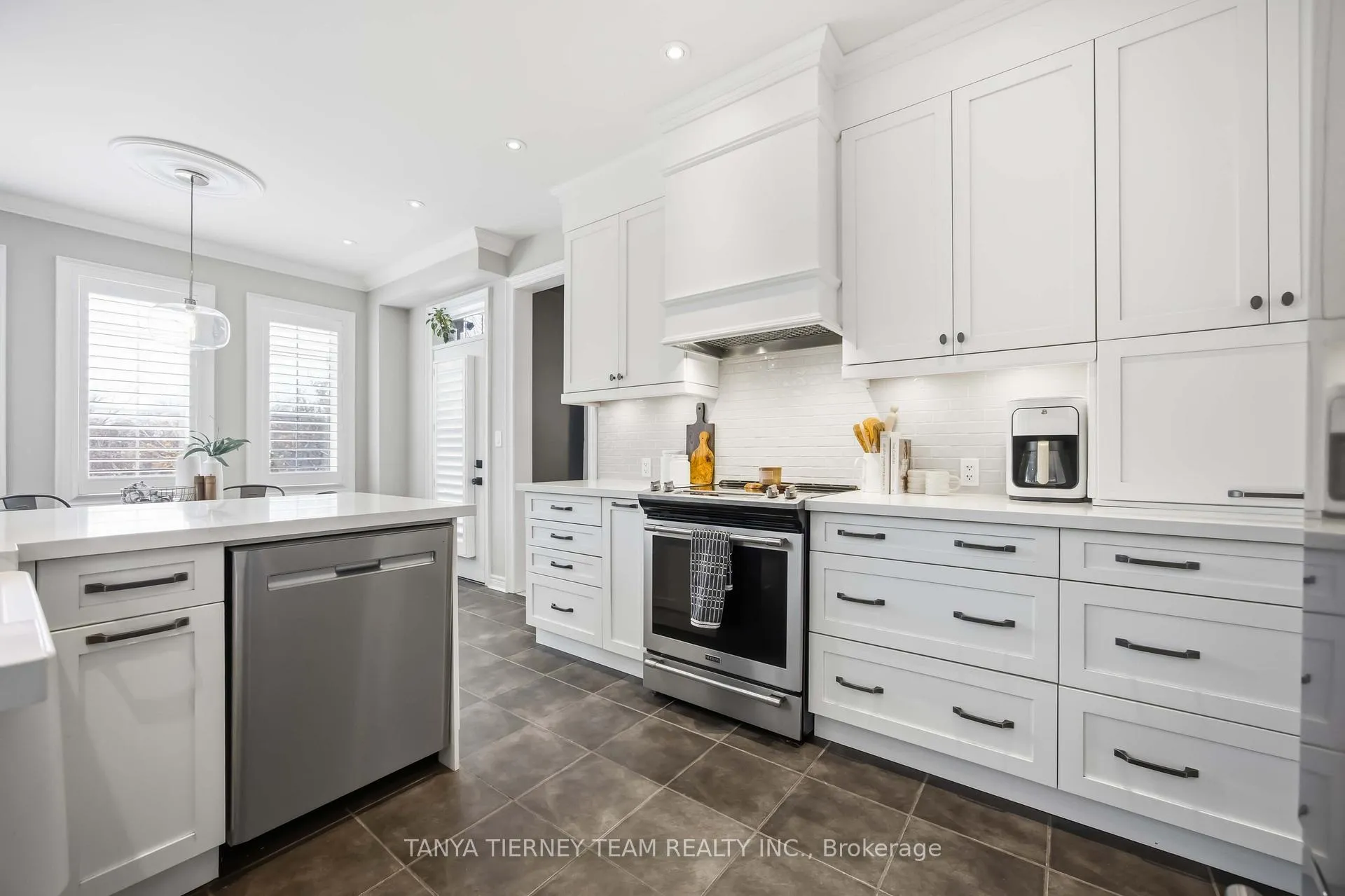 Photo 15 of 12 Branthaven Court, Whitby, Brooklin — HOMEH