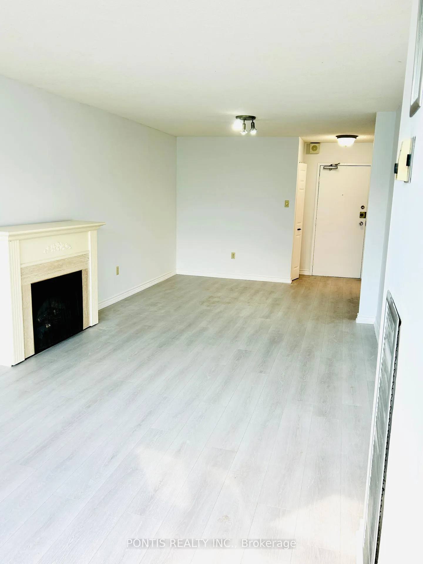 Photo 2 of Unit 405, 3100 Kirwin Avenue, Mississauga, Cooksville — HOMEH