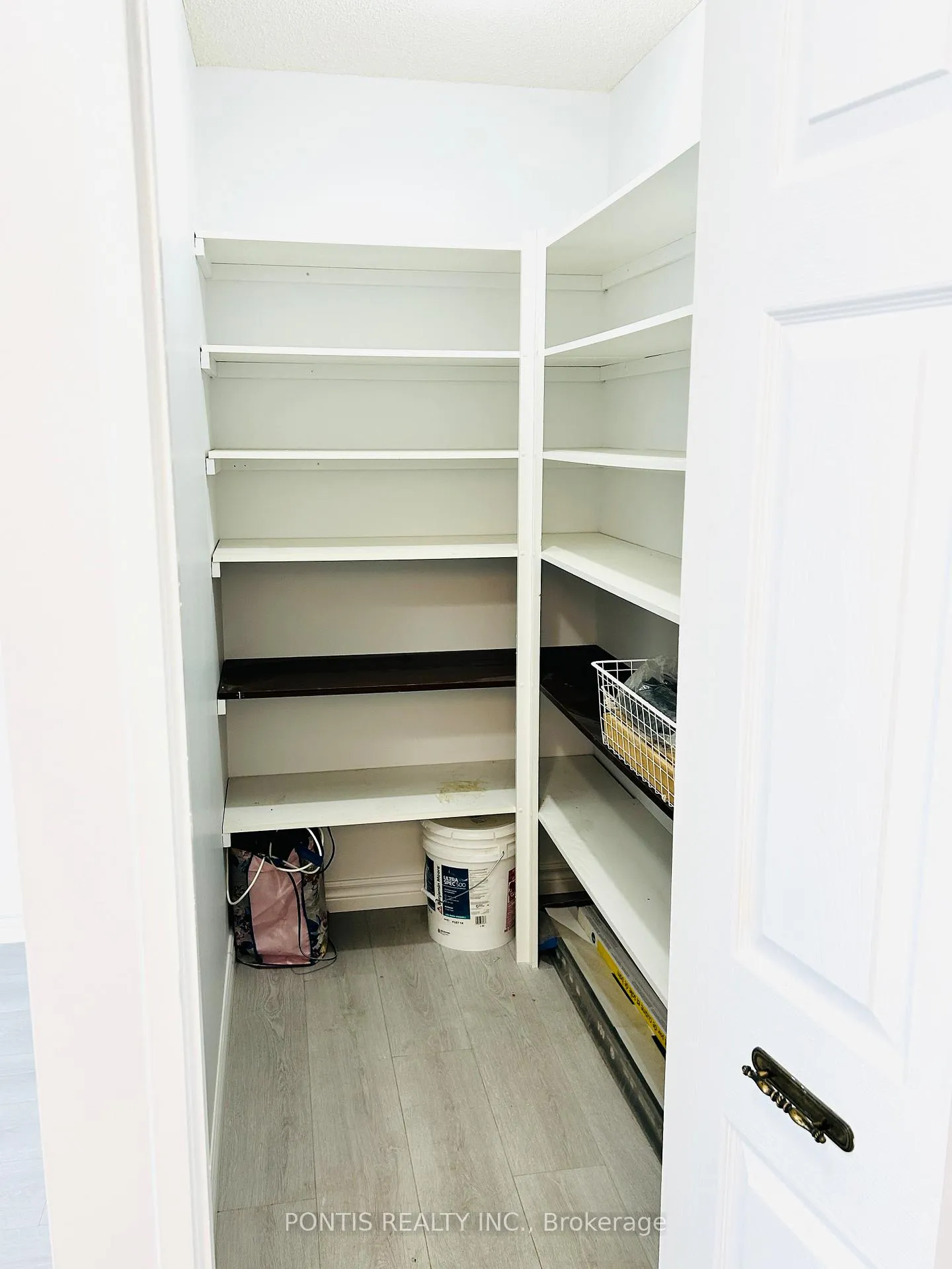 Photo 5 of Unit 405, 3100 Kirwin Avenue, Mississauga, Cooksville — HOMEH