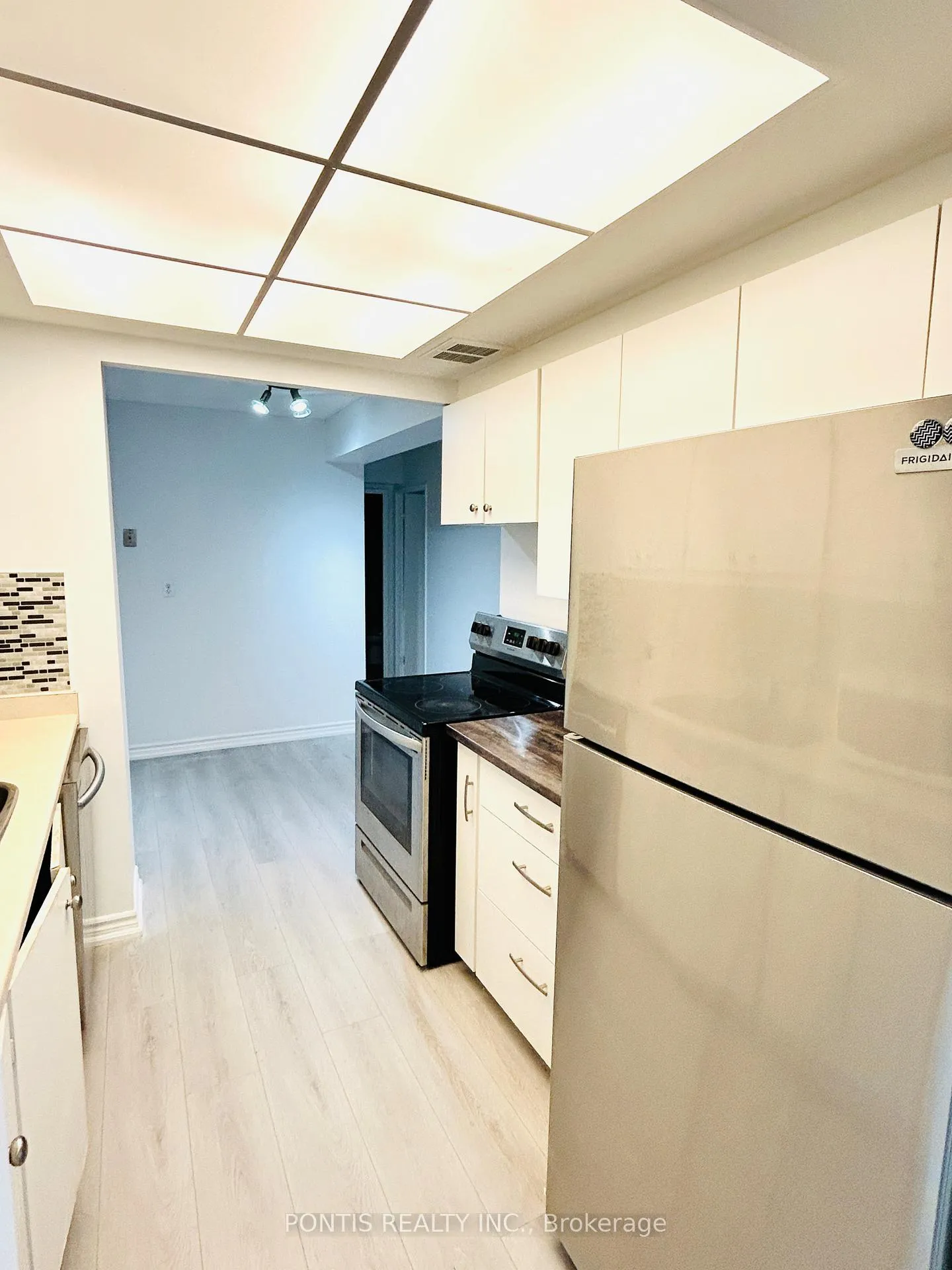 Photo 6 of Unit 405, 3100 Kirwin Avenue, Mississauga, Cooksville — HOMEH