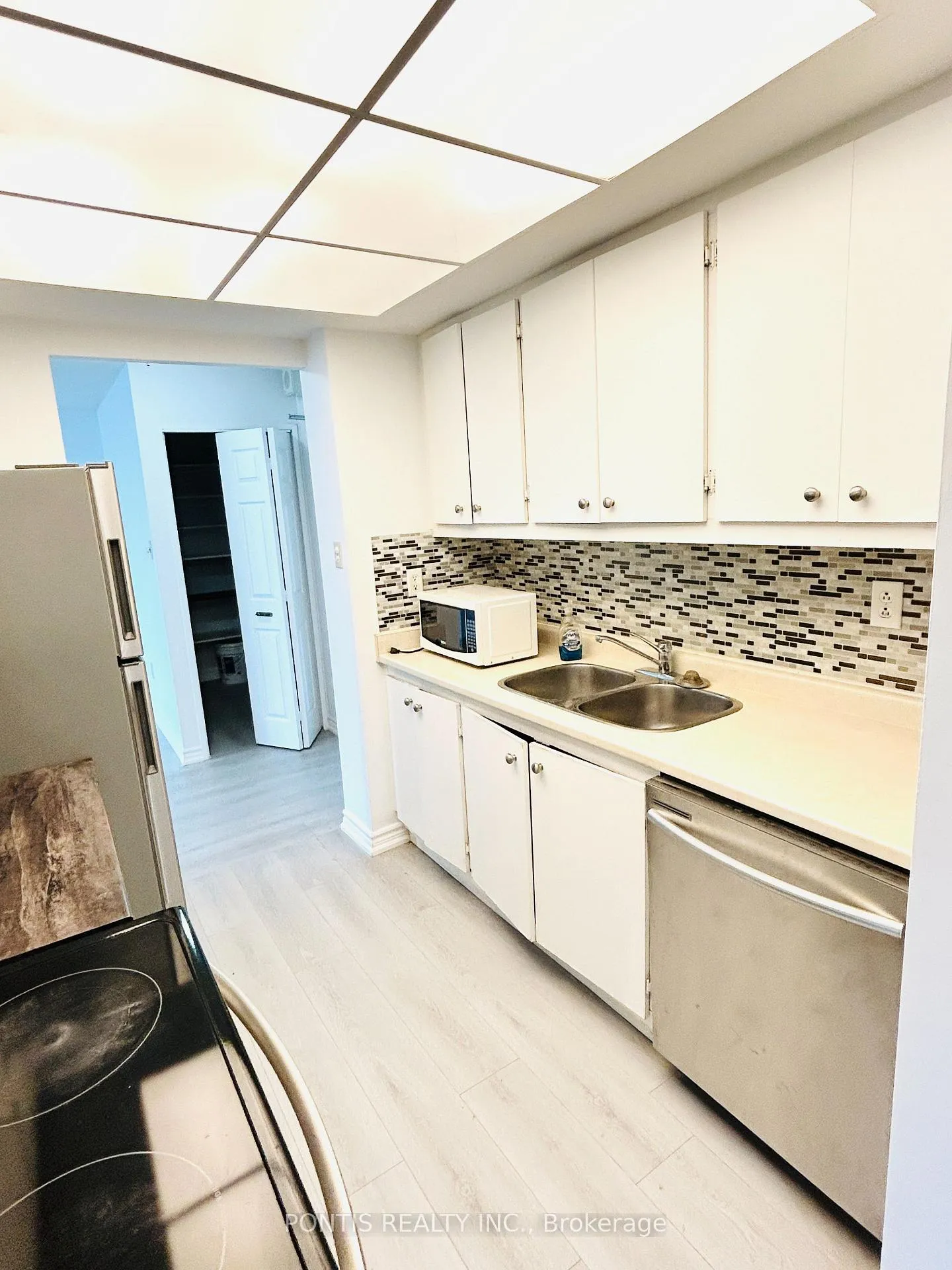 Photo 7 of Unit 405, 3100 Kirwin Avenue, Mississauga, Cooksville — HOMEH