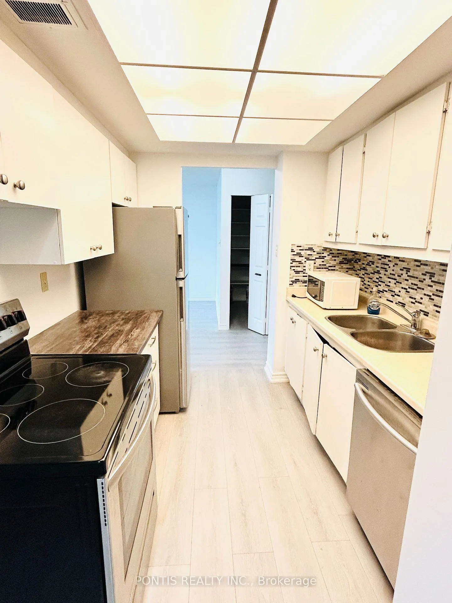 Photo 8 of Unit 405, 3100 Kirwin Avenue, Mississauga, Cooksville — HOMEH
