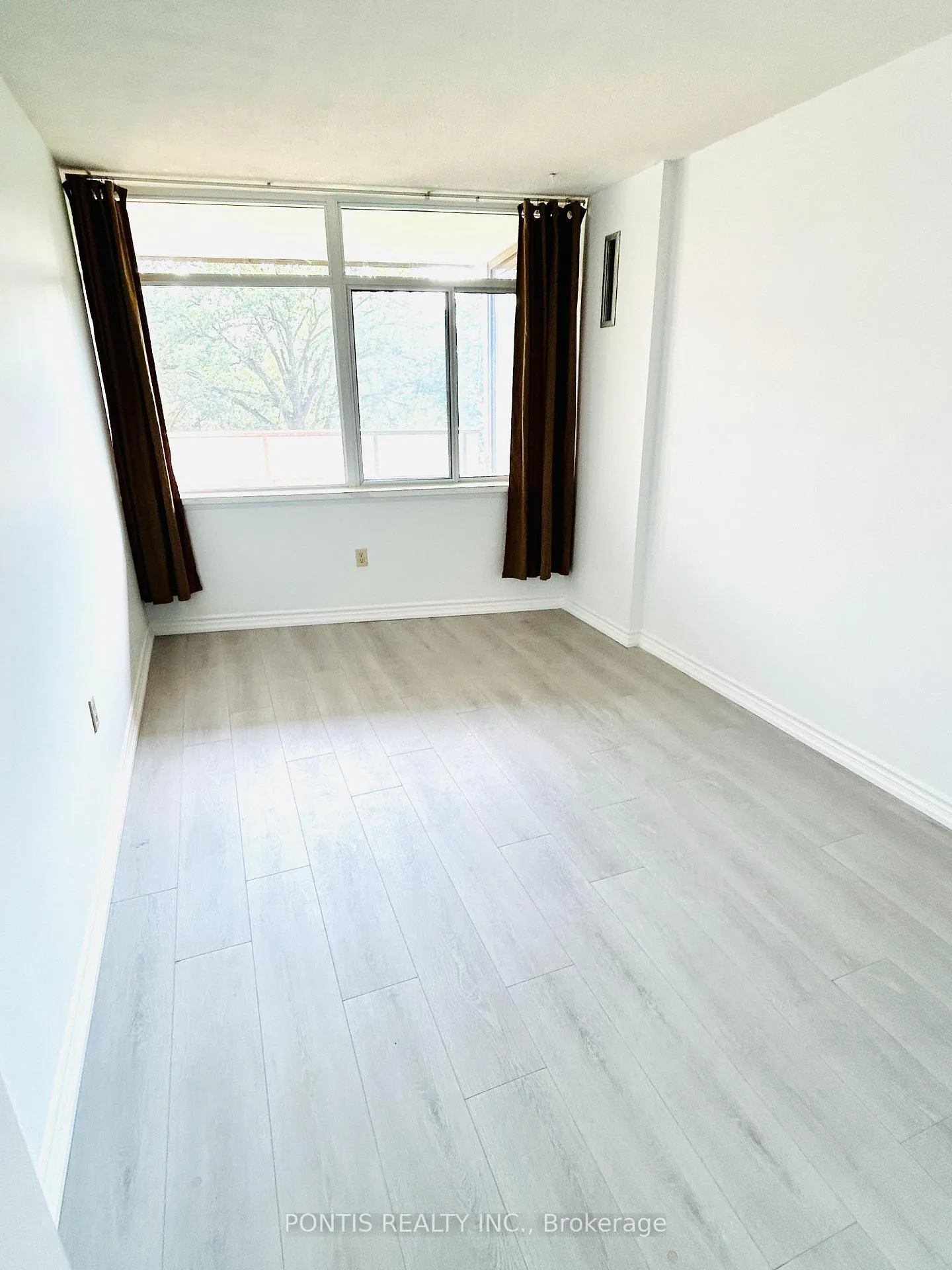 Photo 9 of Unit 405, 3100 Kirwin Avenue, Mississauga, Cooksville — HOMEH