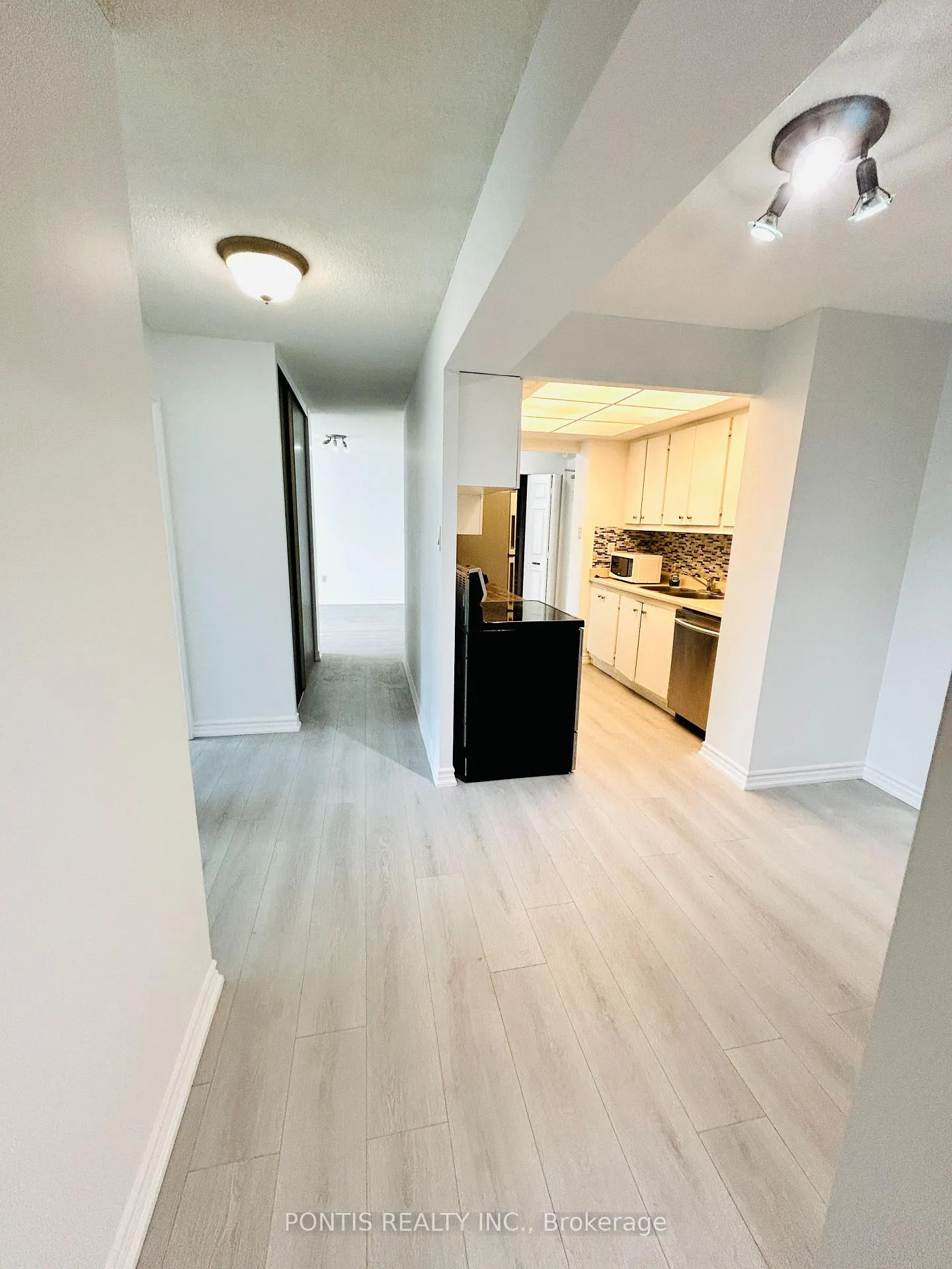 Photo 20 of Unit 405, 3100 Kirwin Avenue, Mississauga, Cooksville — HOMEH