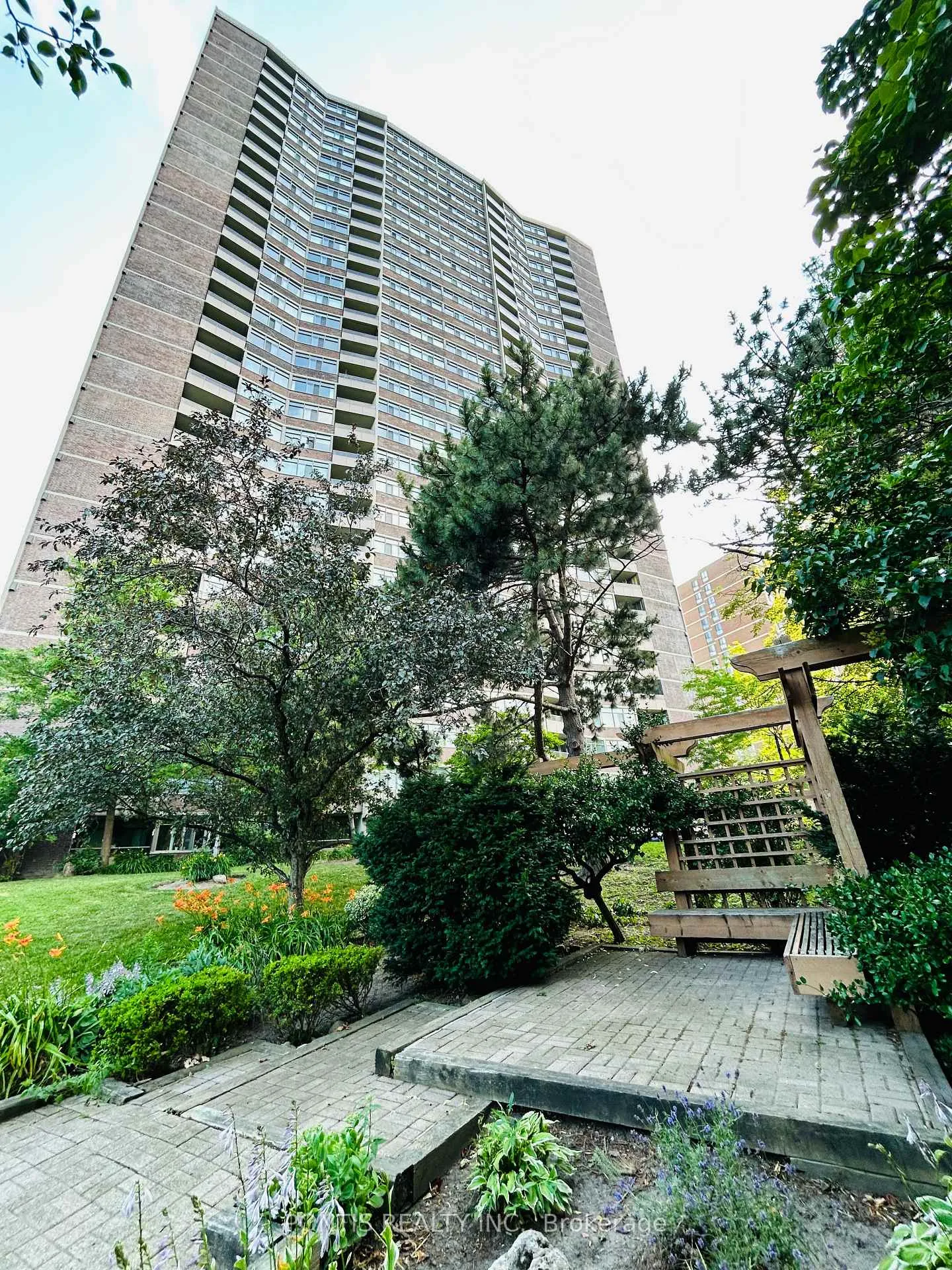 Photo 43 of Unit 405, 3100 Kirwin Avenue, Mississauga, Cooksville — HOMEH