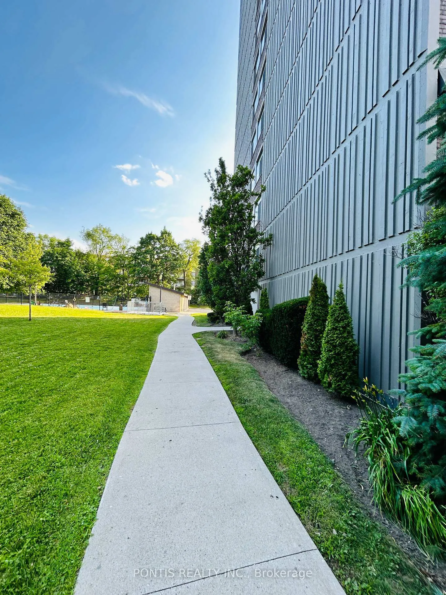 Photo 44 of Unit 405, 3100 Kirwin Avenue, Mississauga, Cooksville — HOMEH