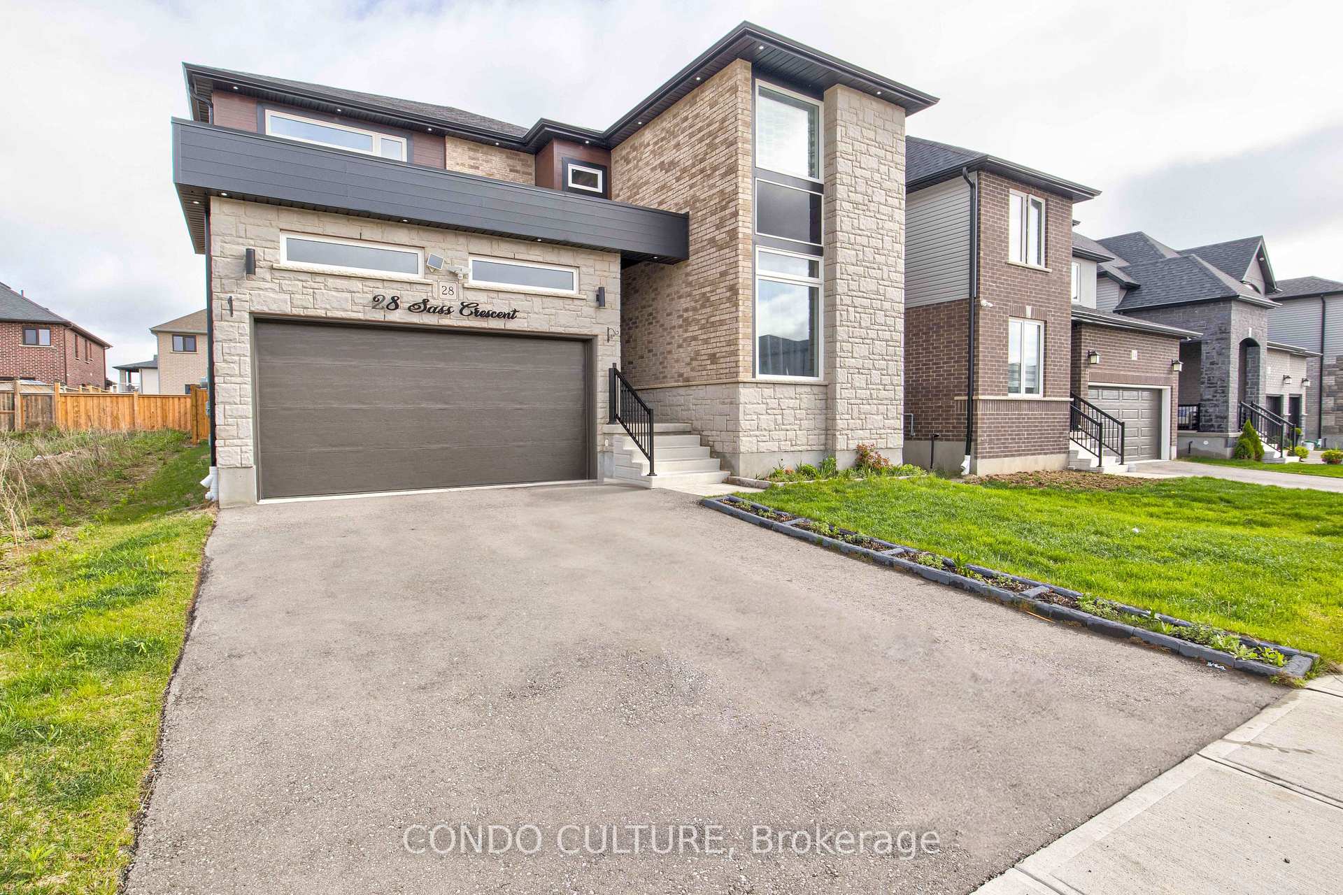 Photo 2 of 28 Sass Crescent, Brant, Paris — HOMEH