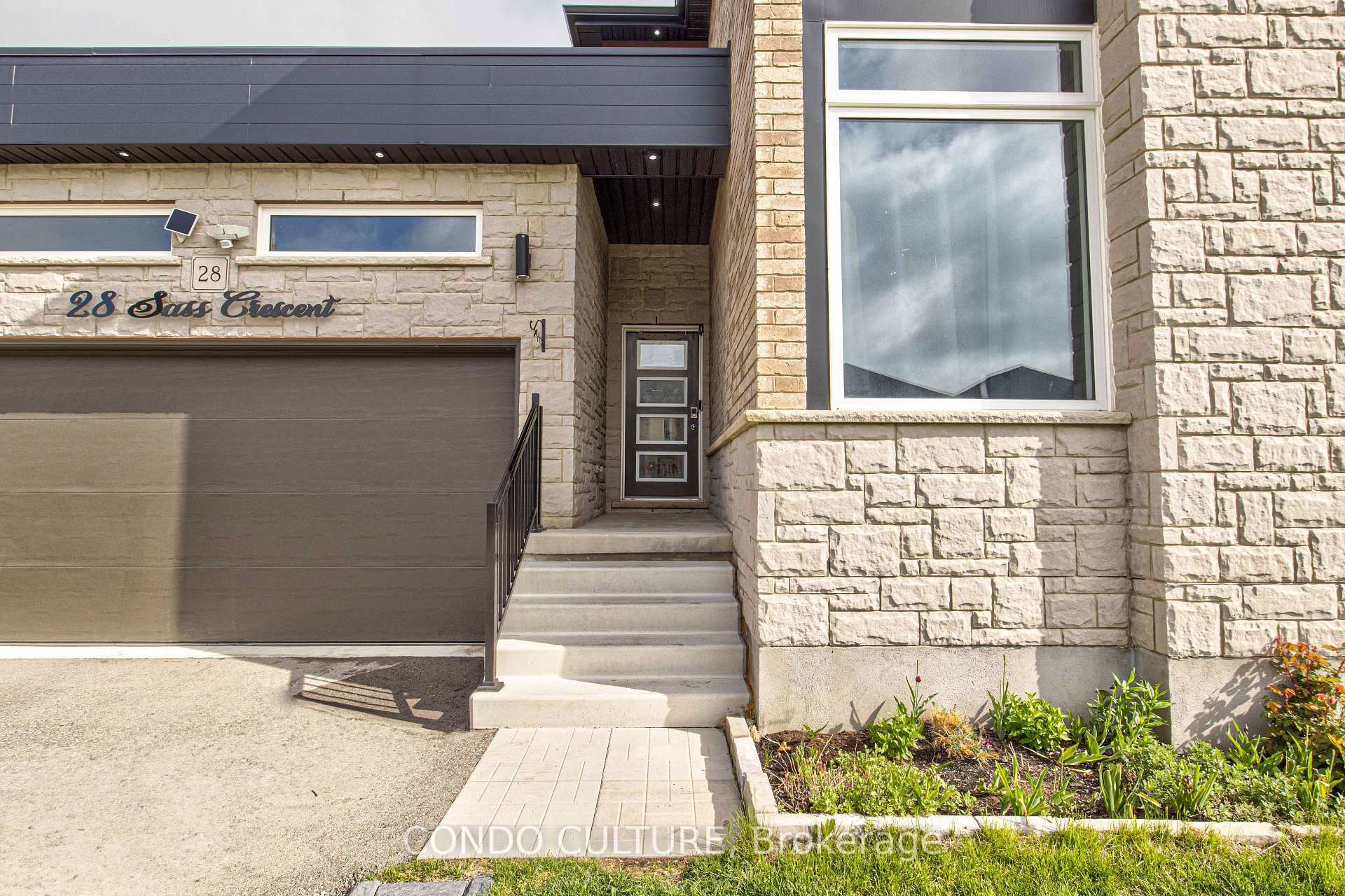 Photo 3 of 28 Sass Crescent, Brant, Paris — HOMEH