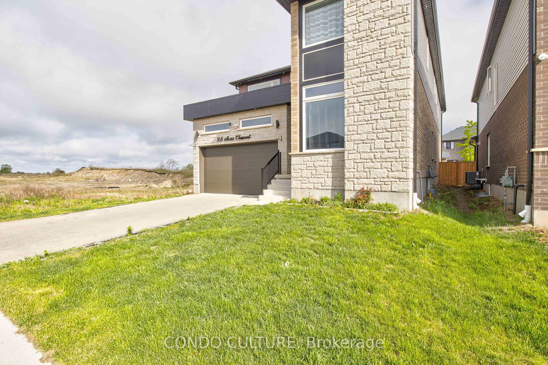 Photo 31 of 28 Sass Crescent, Brant, Paris — HOMEH