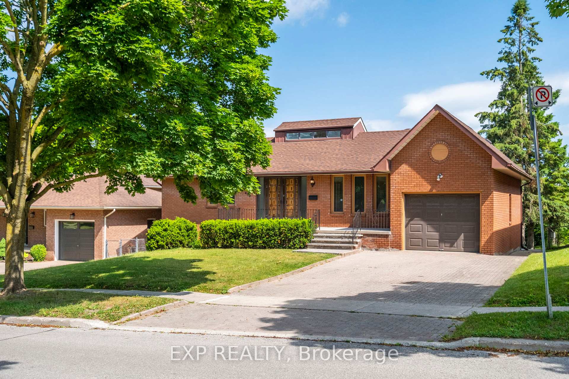 Photo 2 of 409 Innisfil Street, Barrie, Allandale Heights — HOMEH