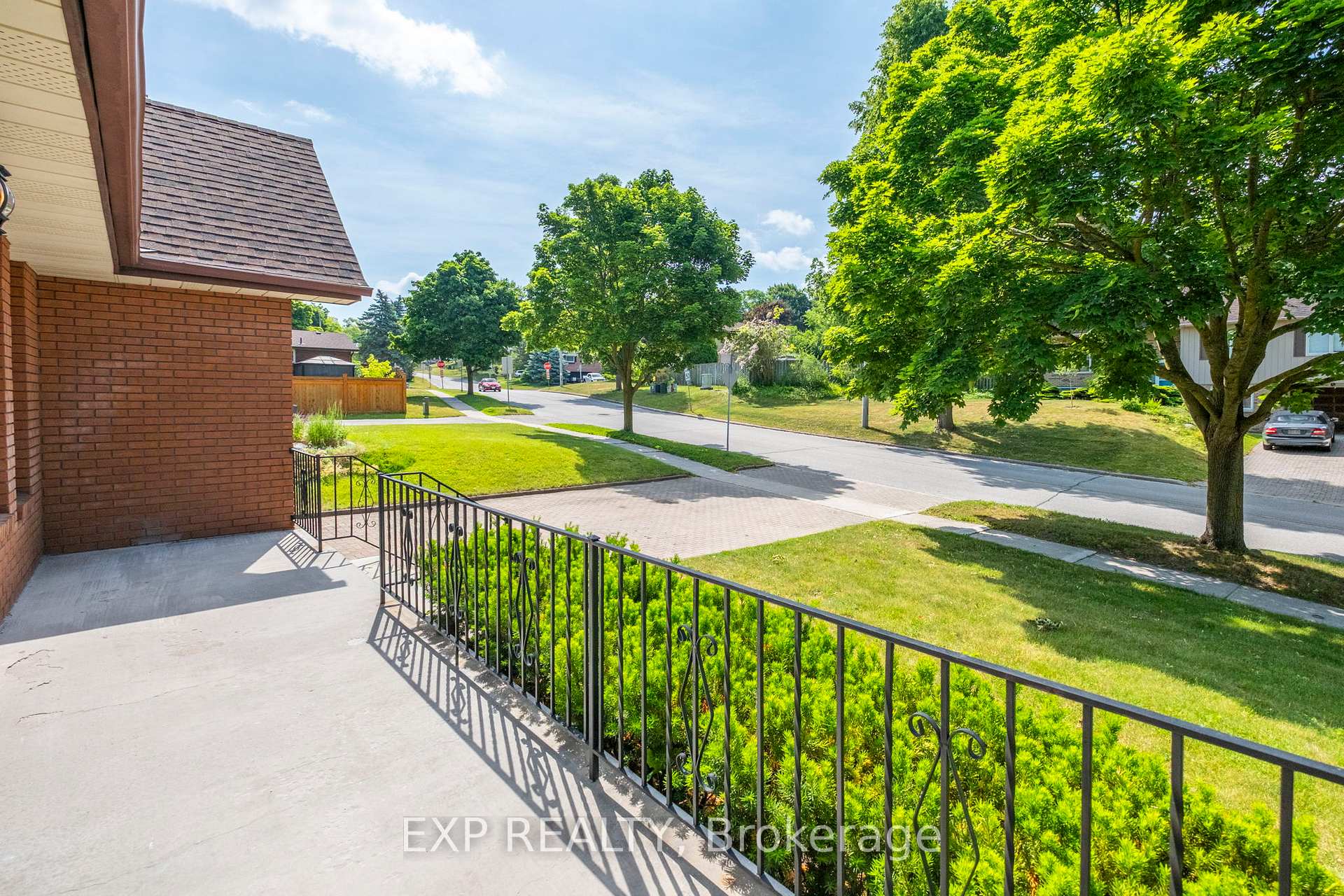 Photo 4 of 409 Innisfil Street, Barrie, Allandale Heights — HOMEH