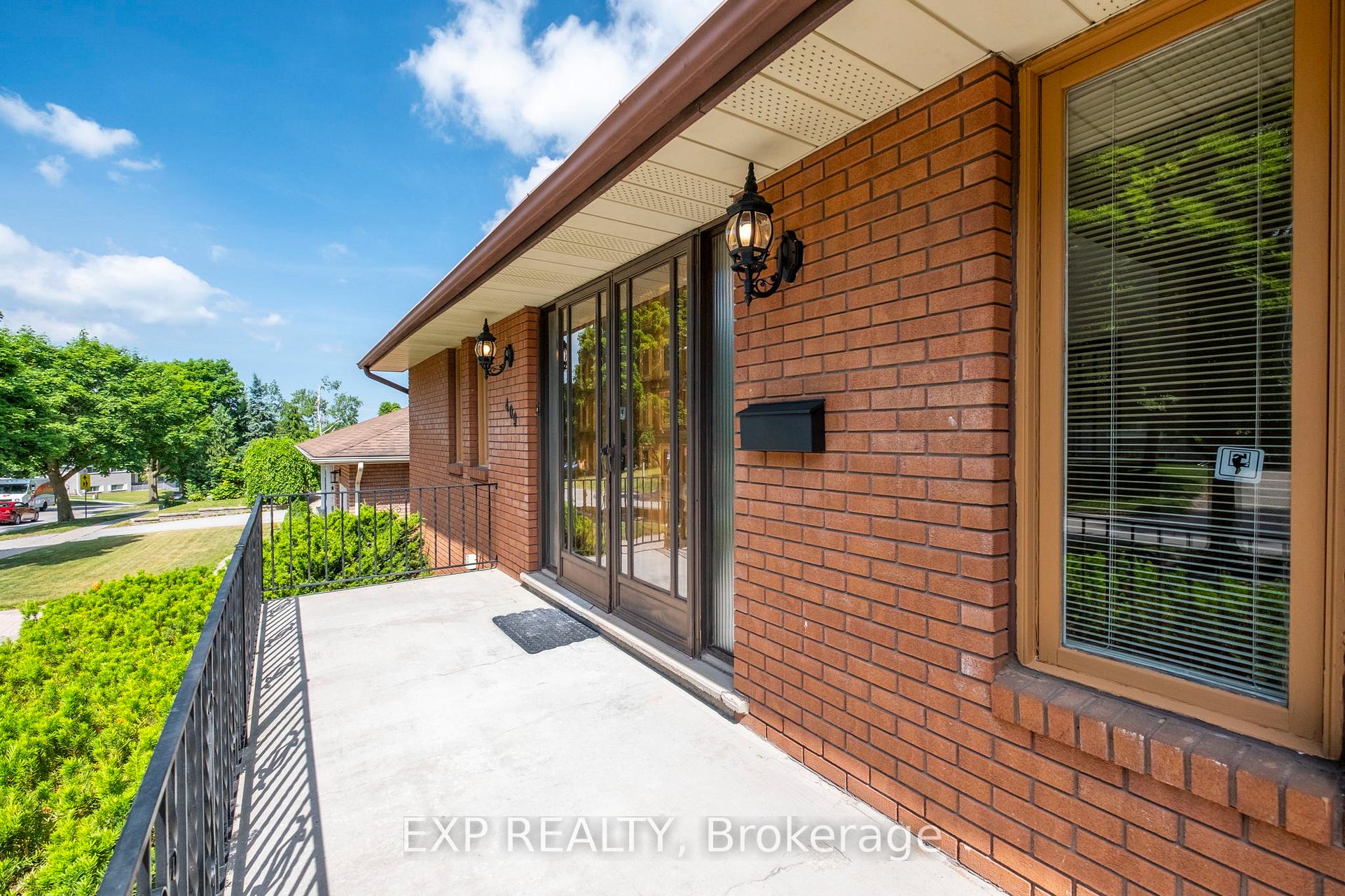 Photo 5 of 409 Innisfil Street, Barrie, Allandale Heights — HOMEH