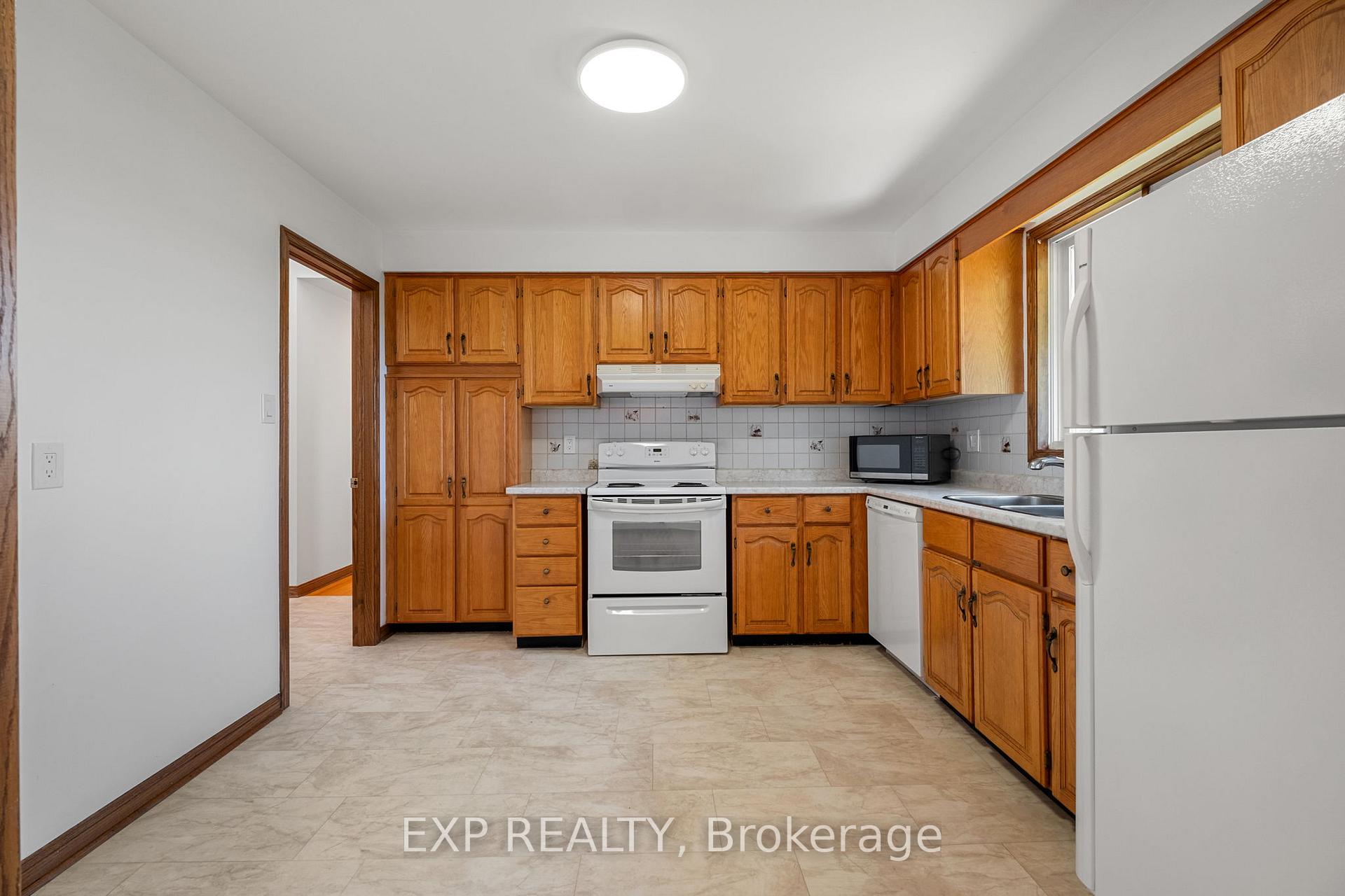 Photo 16 of 409 Innisfil Street, Barrie, Allandale Heights — HOMEH