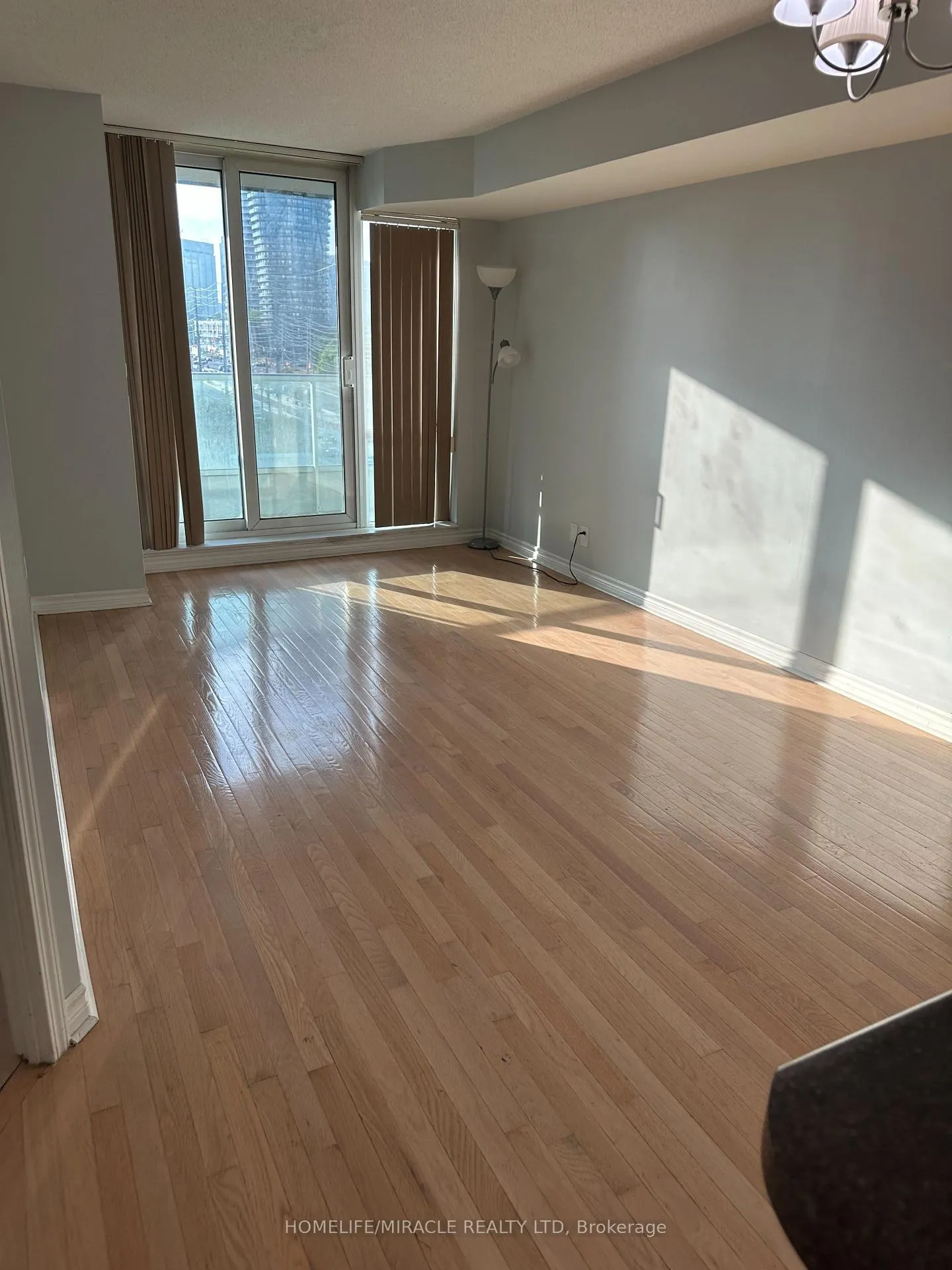 Photo 8 of Unit 509, 1 Elm Drive W, Mississauga, City Centre — HOMEH