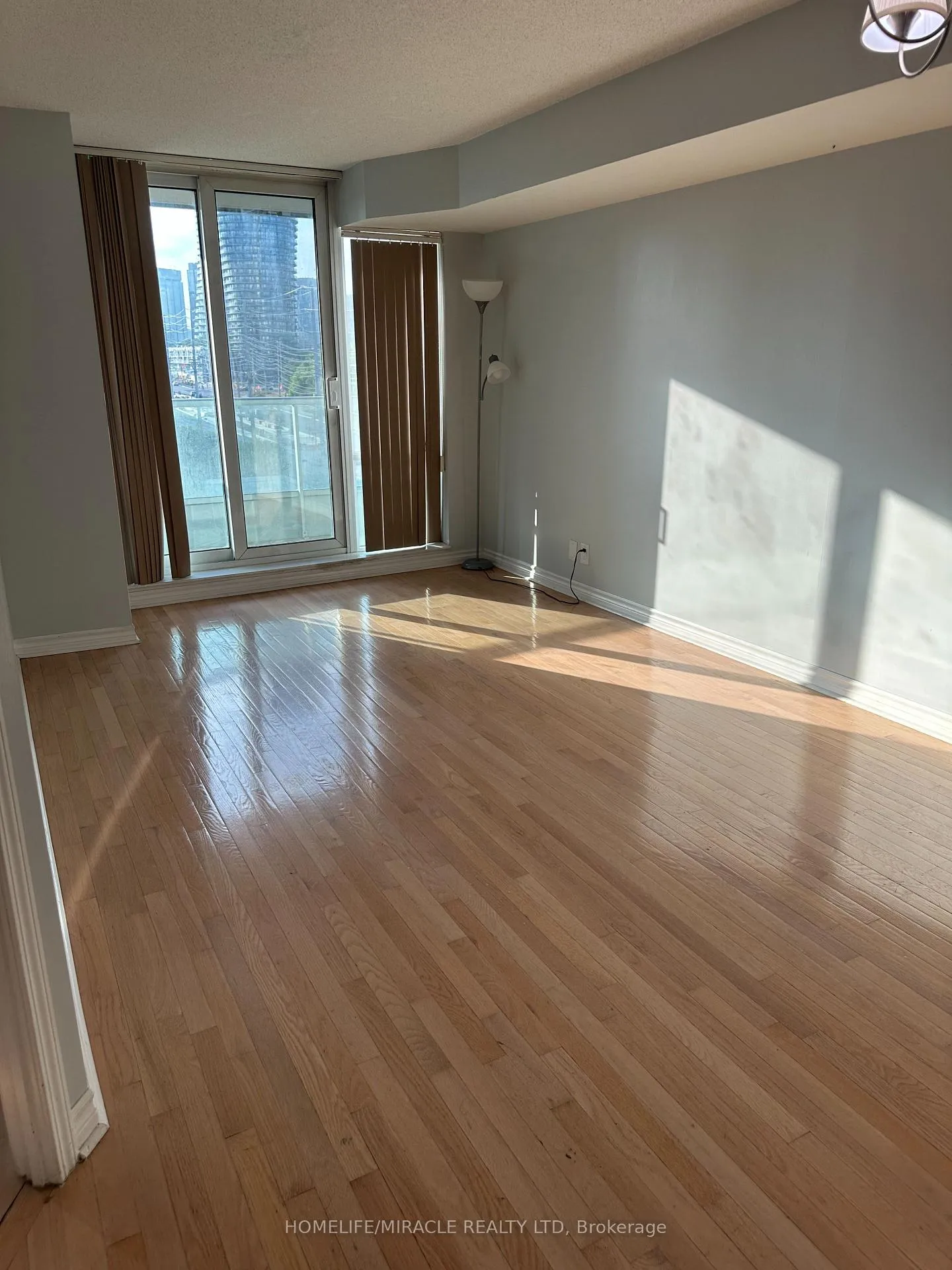 Photo 10 of Unit 509, 1 Elm Drive W, Mississauga, City Centre — HOMEH