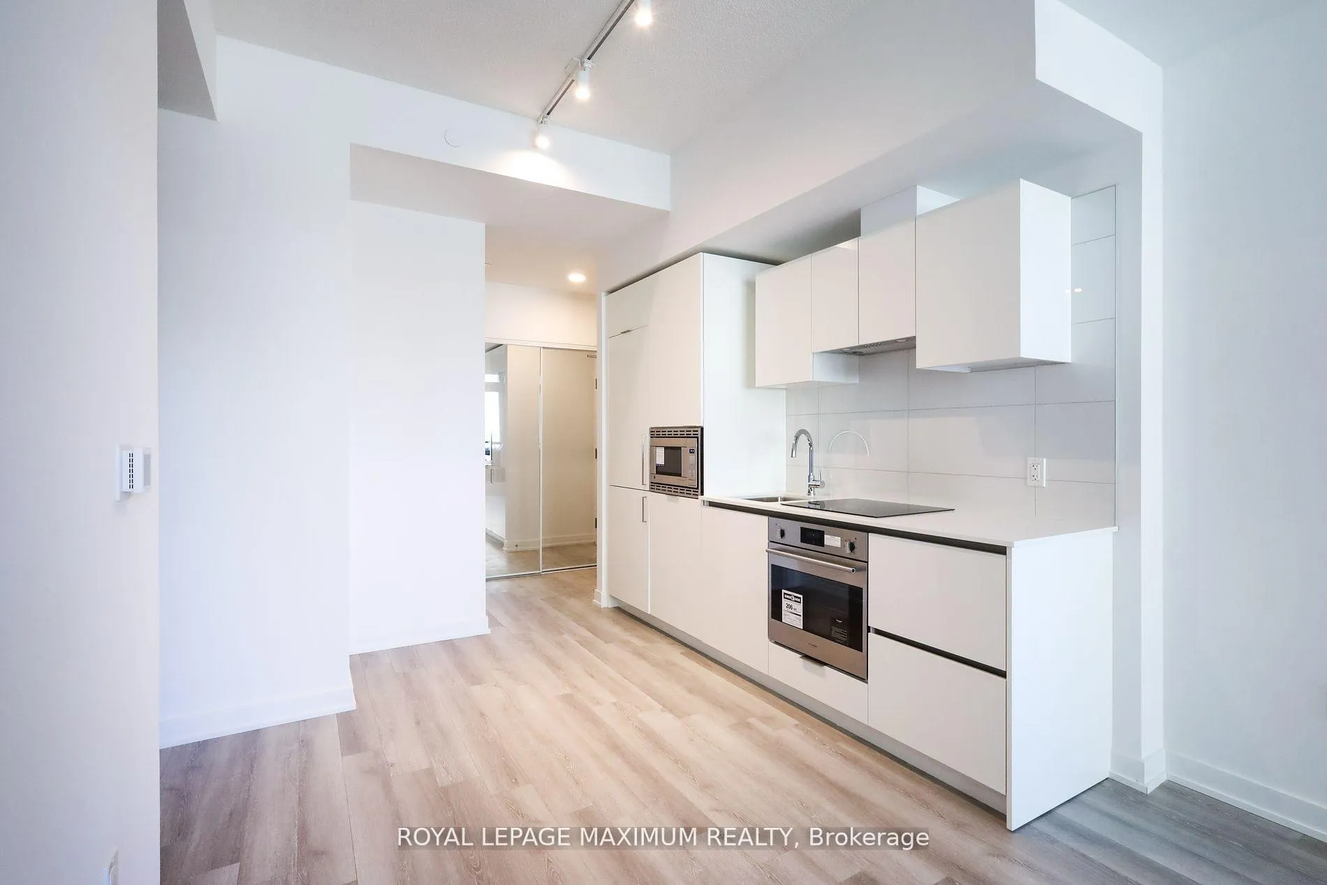 Photo 4 of Unit 720, 234 Simcoe Street, Toronto, Kensington-Chinatown — HOMEH