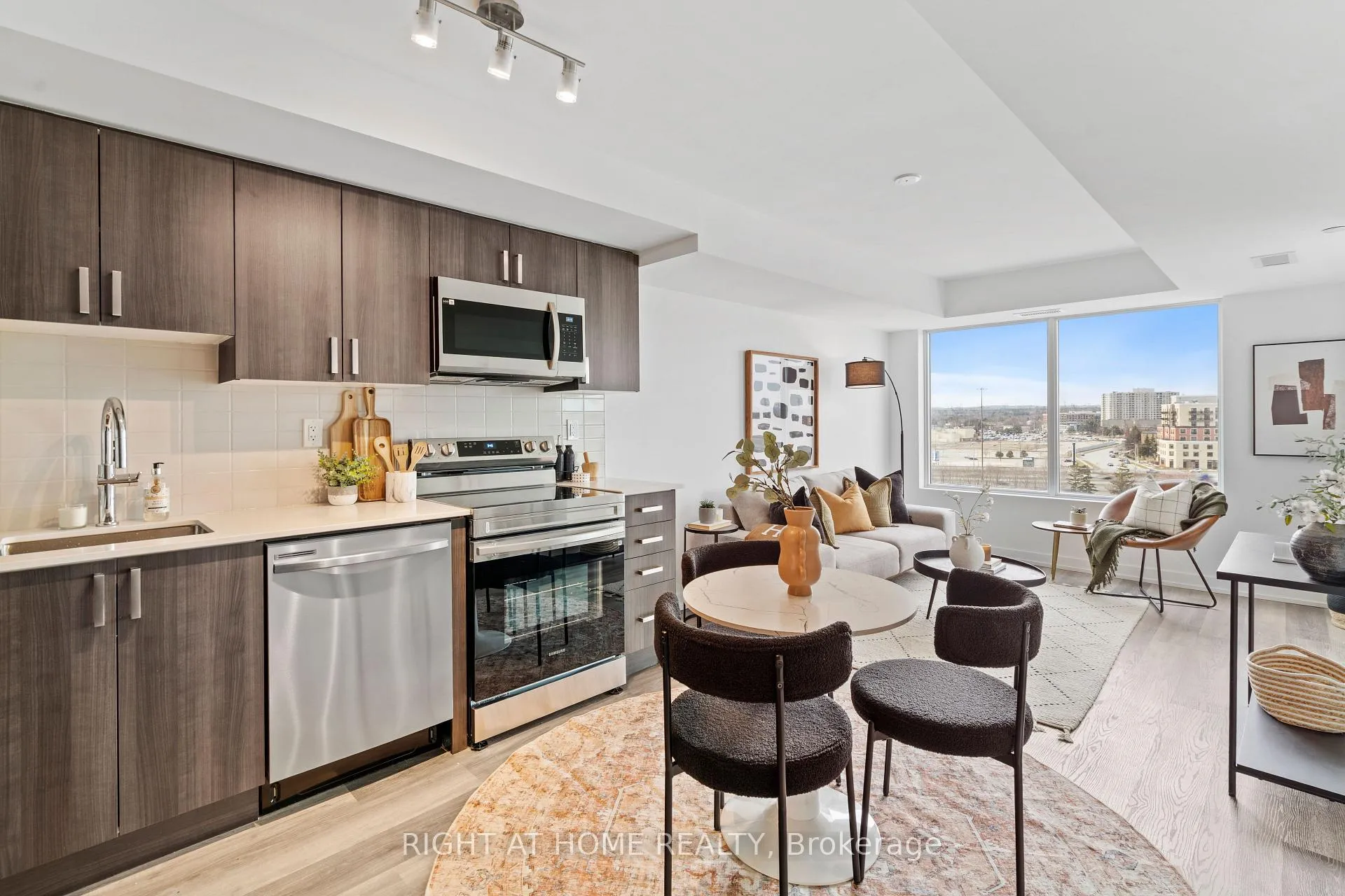 Photo 2 of Unit 909, 1435 Celebration Drive, Pickering, Bay Ridges — HOMEH