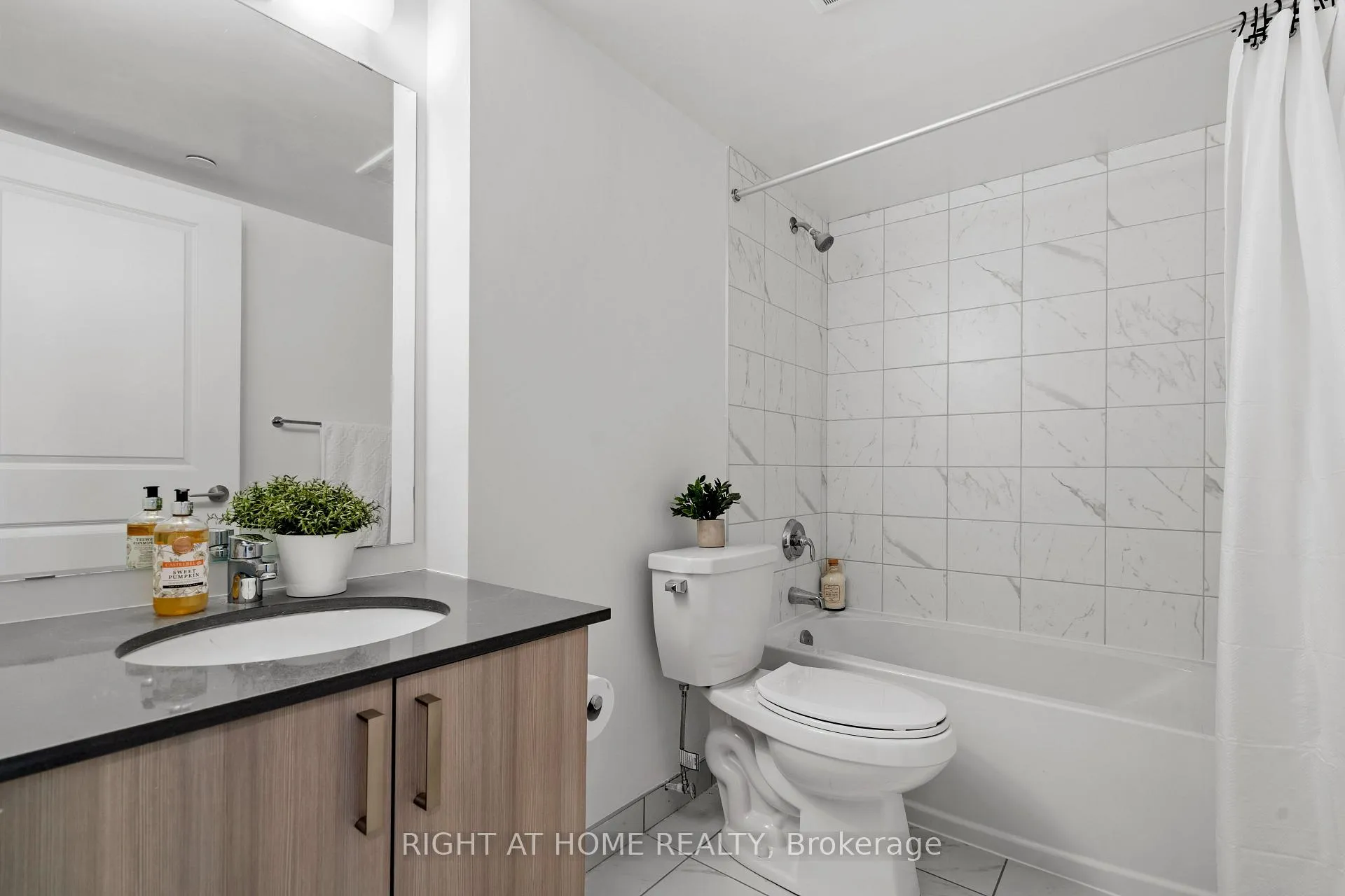 Photo 10 of Unit 909, 1435 Celebration Drive, Pickering, Bay Ridges — HOMEH