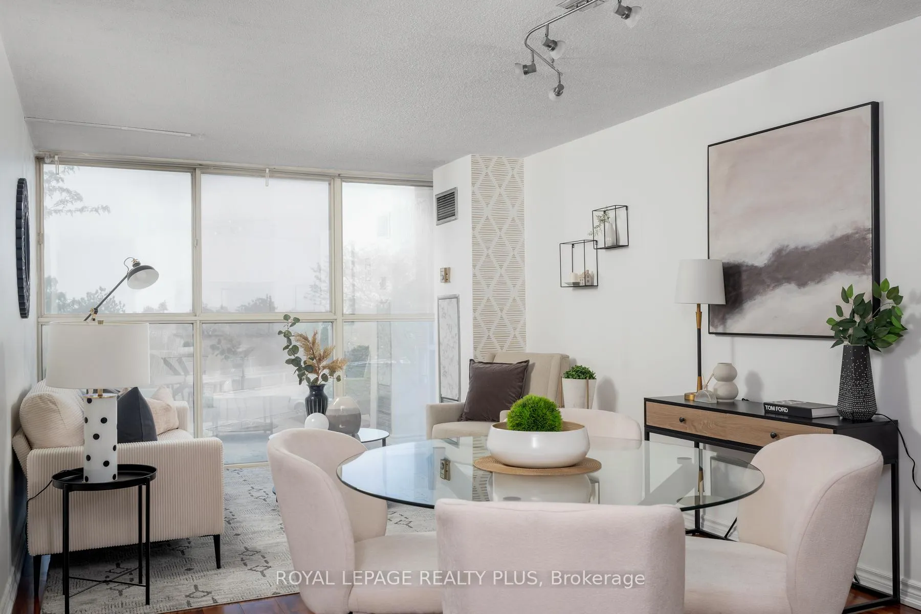 Photo 3 of Unit 408, 4205 Shipp Drive, Mississauga, City Centre — HOMEH