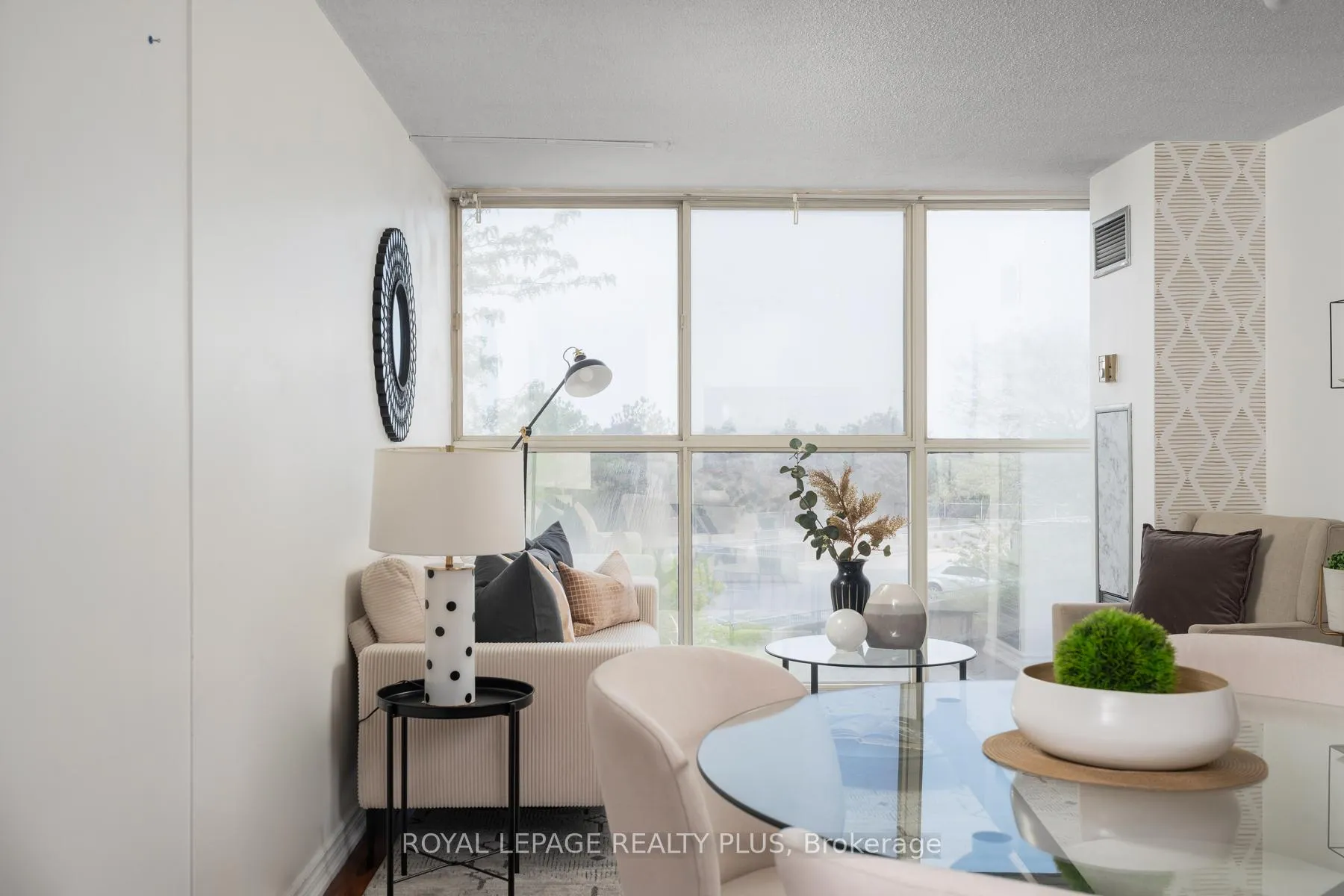 Photo 4 of Unit 408, 4205 Shipp Drive, Mississauga, City Centre — HOMEH