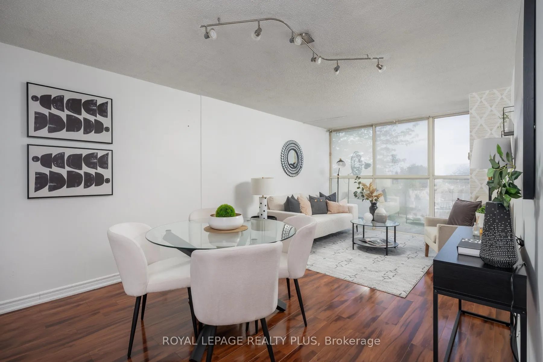 Photo 5 of Unit 408, 4205 Shipp Drive, Mississauga, City Centre — HOMEH