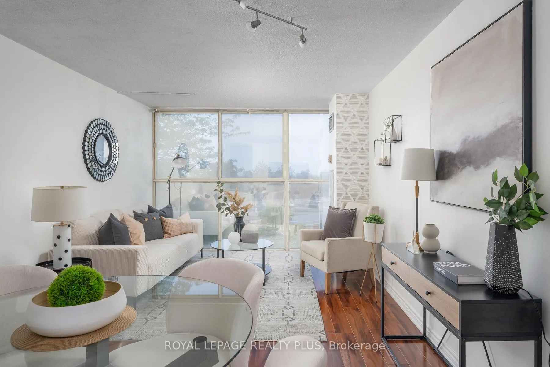 Photo 6 of Unit 408, 4205 Shipp Drive, Mississauga, City Centre — HOMEH