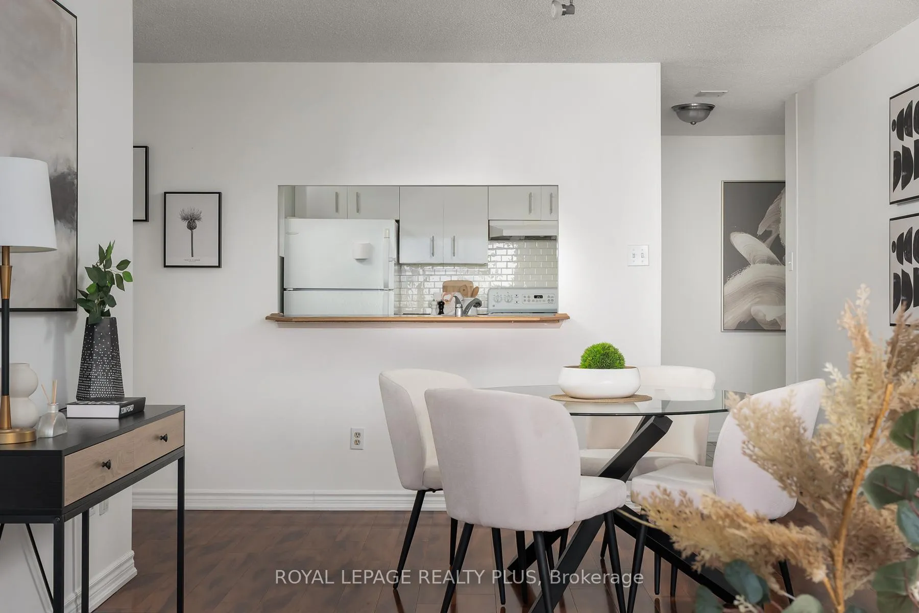 Photo 9 of Unit 408, 4205 Shipp Drive, Mississauga, City Centre — HOMEH