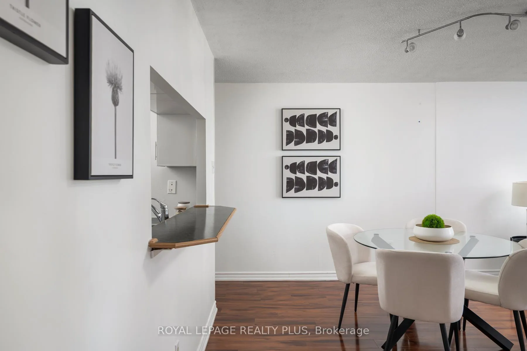 Photo 11 of Unit 408, 4205 Shipp Drive, Mississauga, City Centre — HOMEH