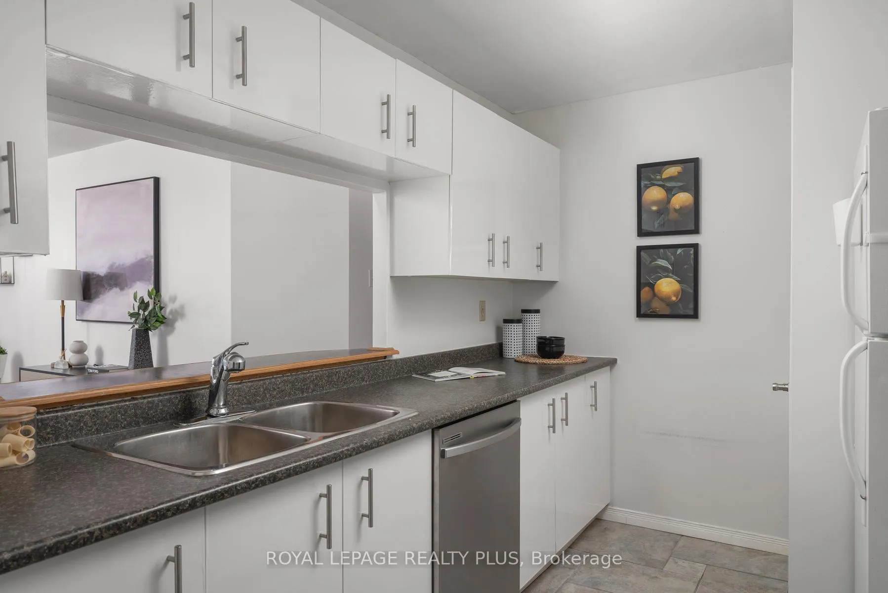 Photo 14 of Unit 408, 4205 Shipp Drive, Mississauga, City Centre — HOMEH