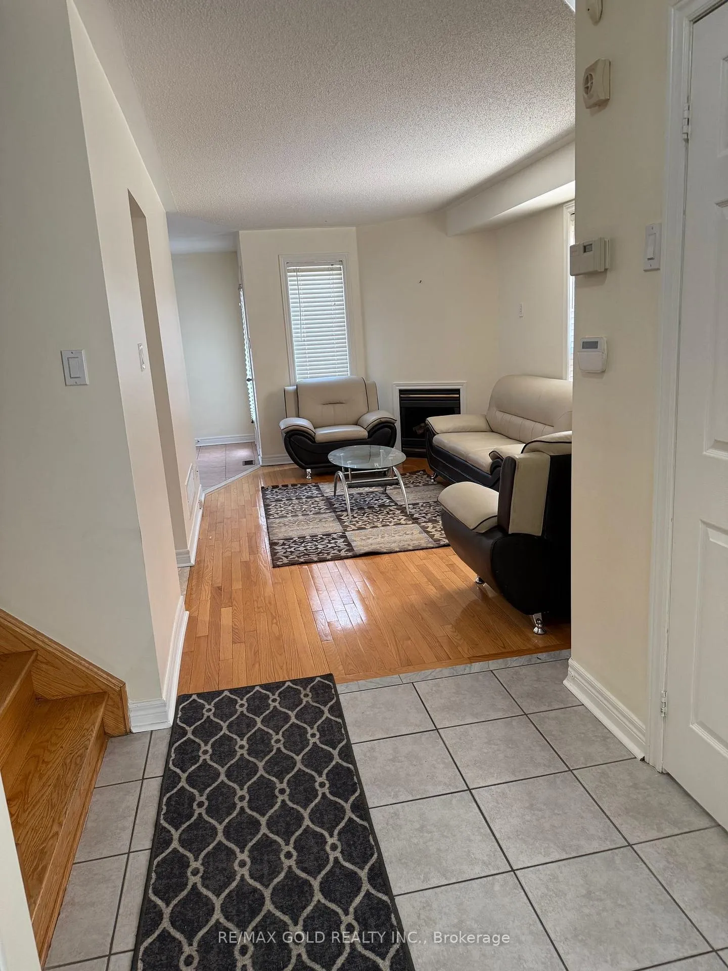Photo 4 of 49 Summerdale Crescent, Brampton, Fletcher's Meadow — HOMEH