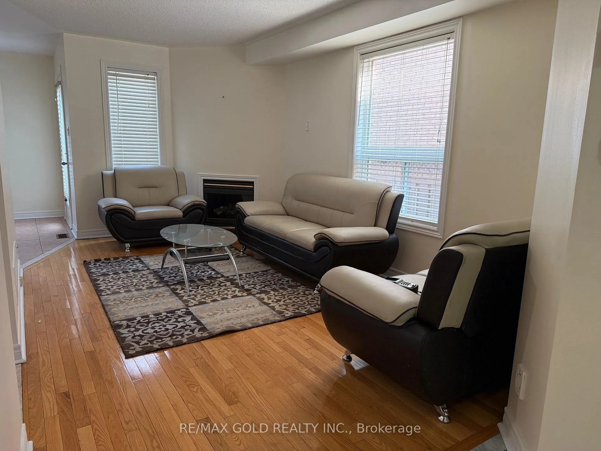 Photo 5 of 49 Summerdale Crescent, Brampton, Fletcher's Meadow — HOMEH