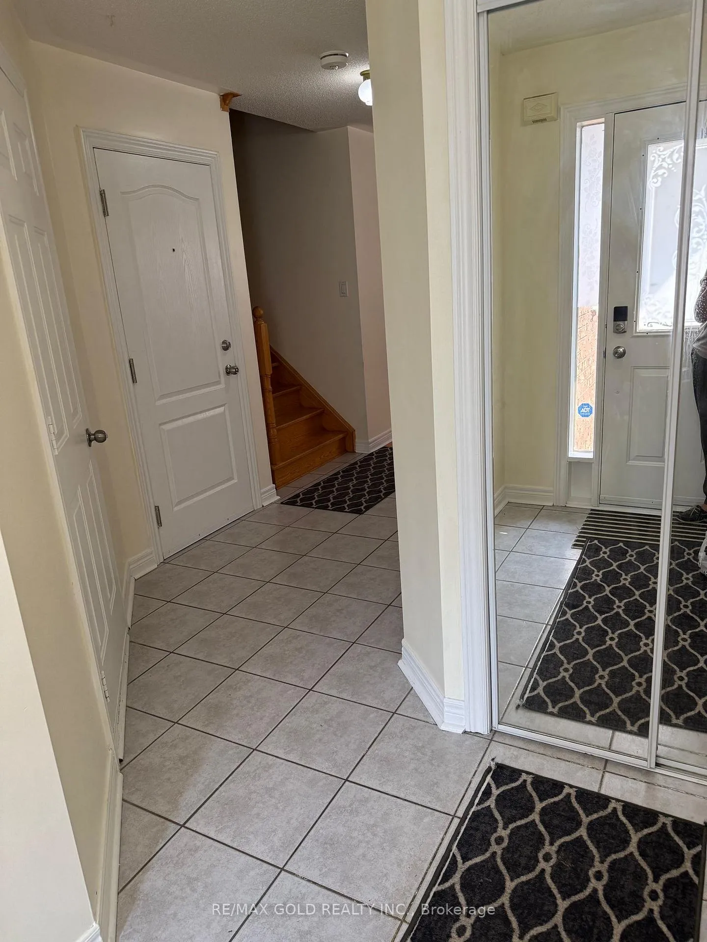 Photo 7 of 49 Summerdale Crescent, Brampton, Fletcher's Meadow — HOMEH