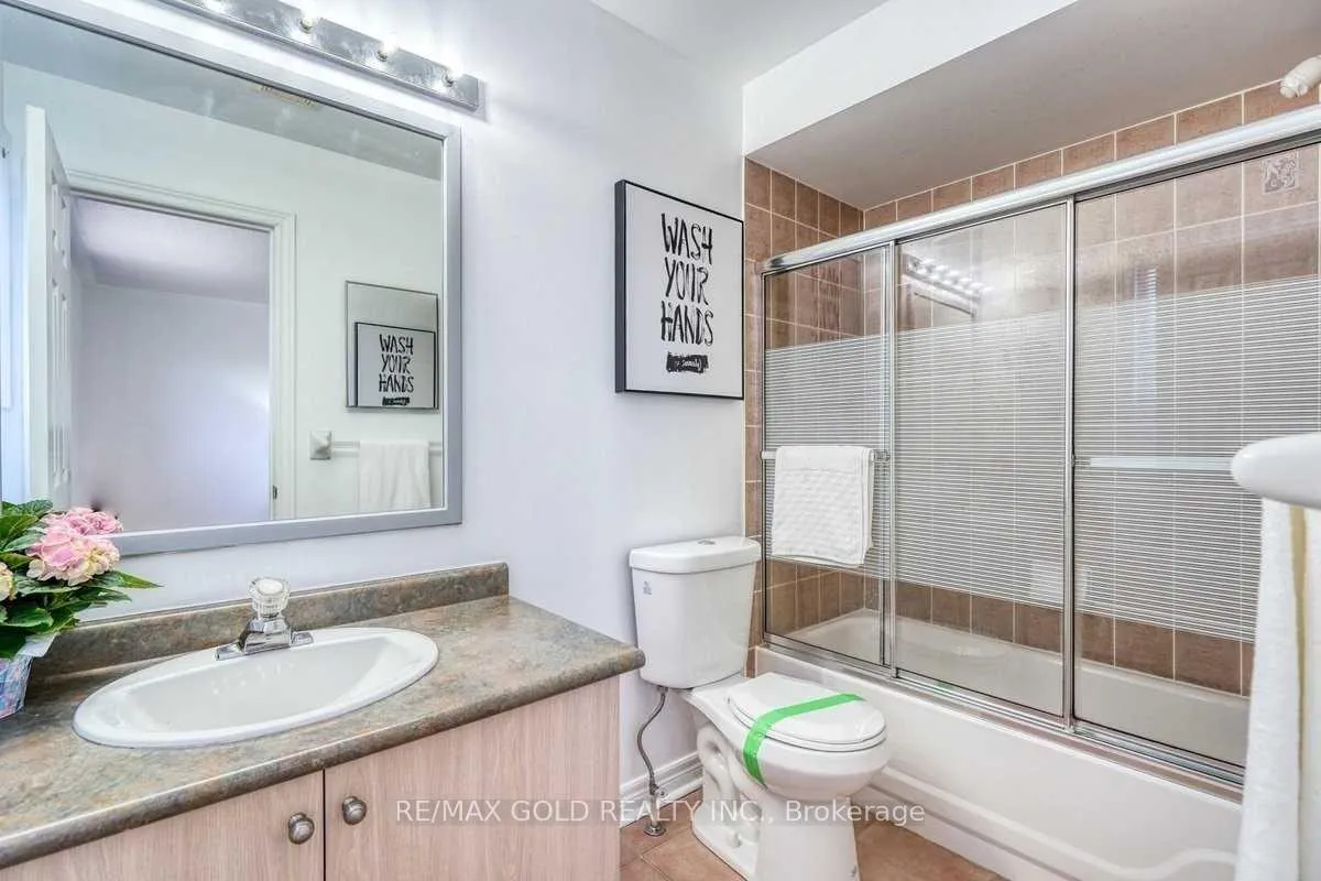 Photo 8 of 49 Summerdale Crescent, Brampton, Fletcher's Meadow — HOMEH