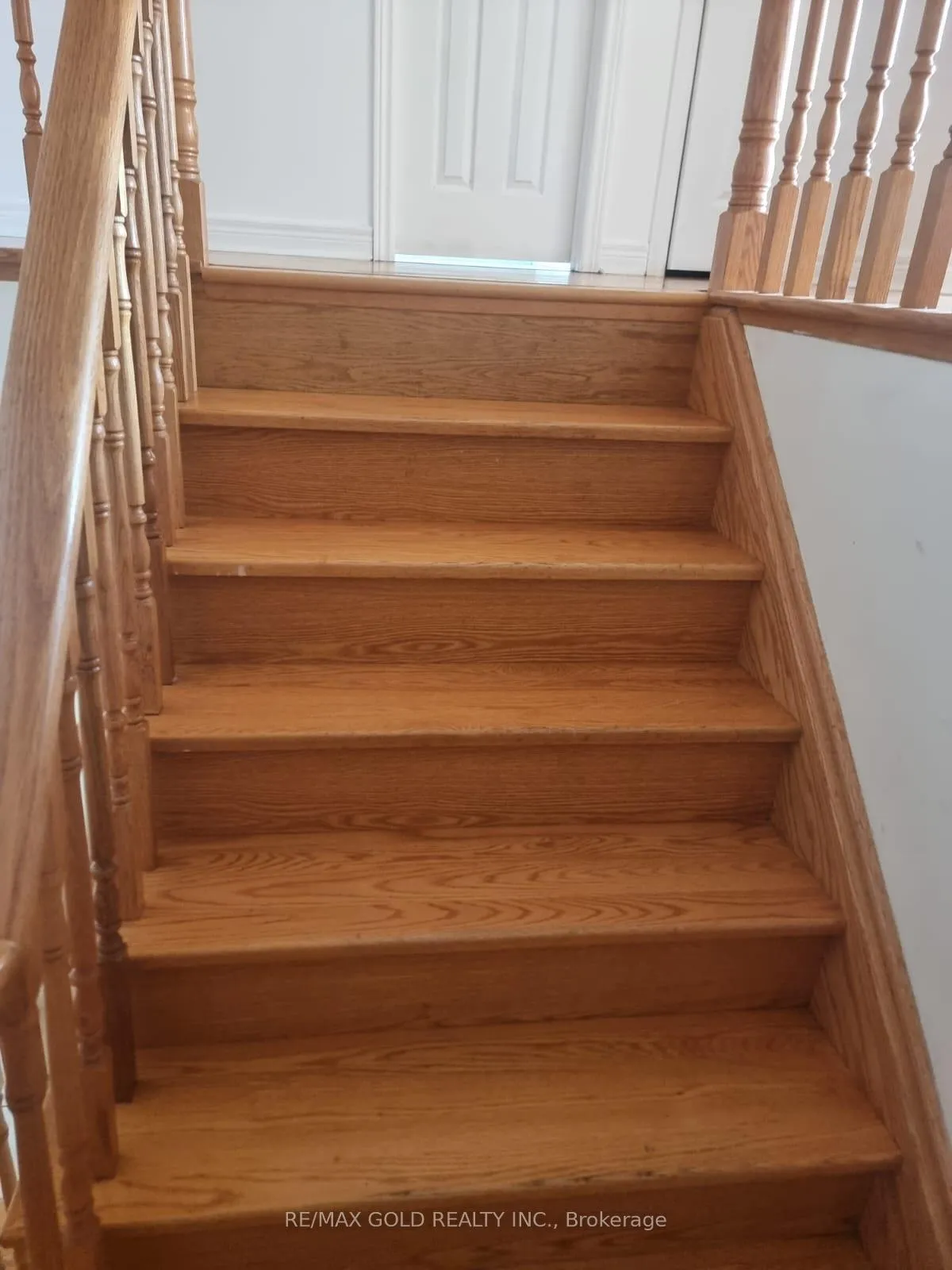 Photo 9 of 49 Summerdale Crescent, Brampton, Fletcher's Meadow — HOMEH