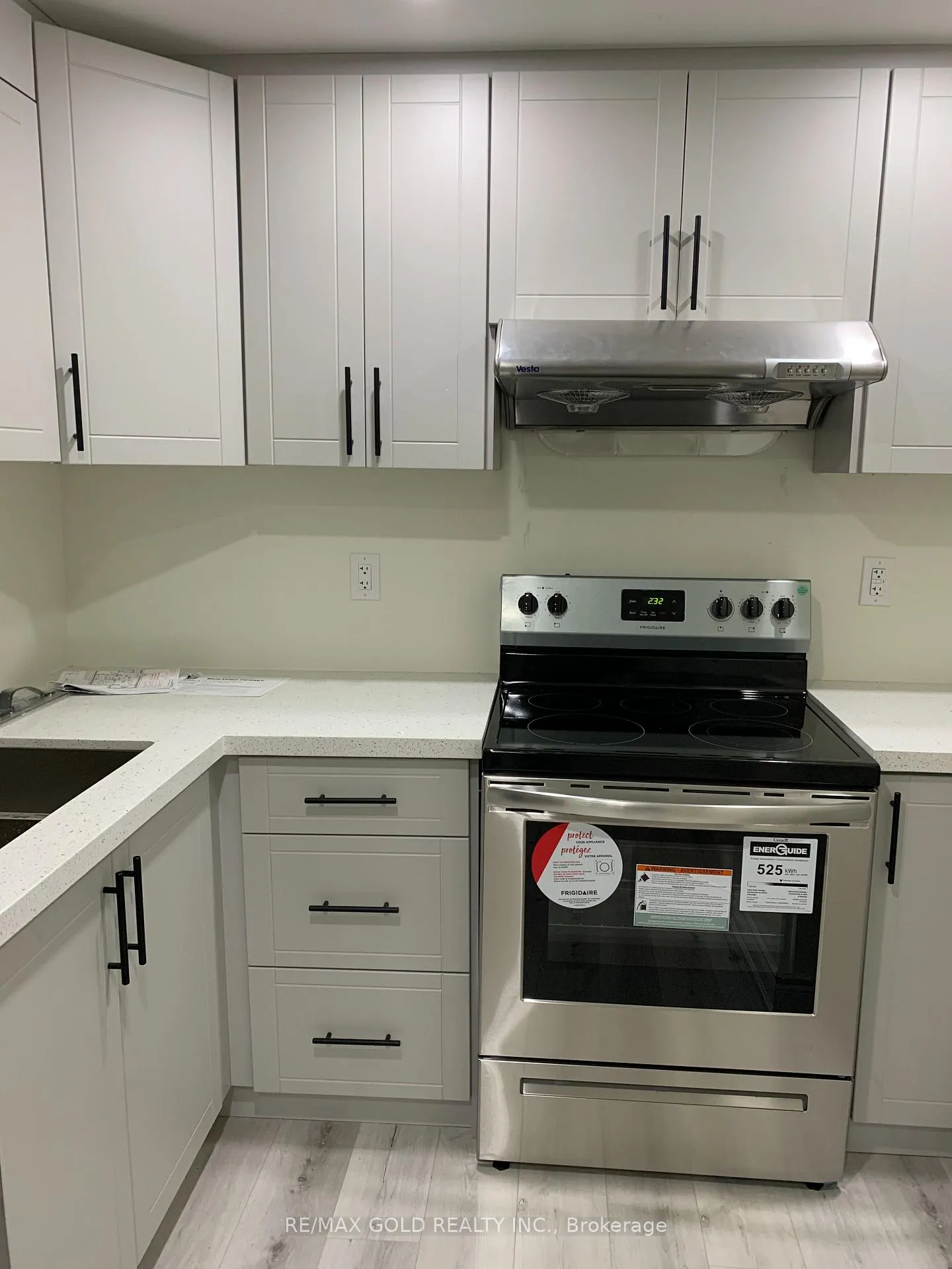 Photo 13 of 49 Summerdale Crescent, Brampton, Fletcher's Meadow — HOMEH
