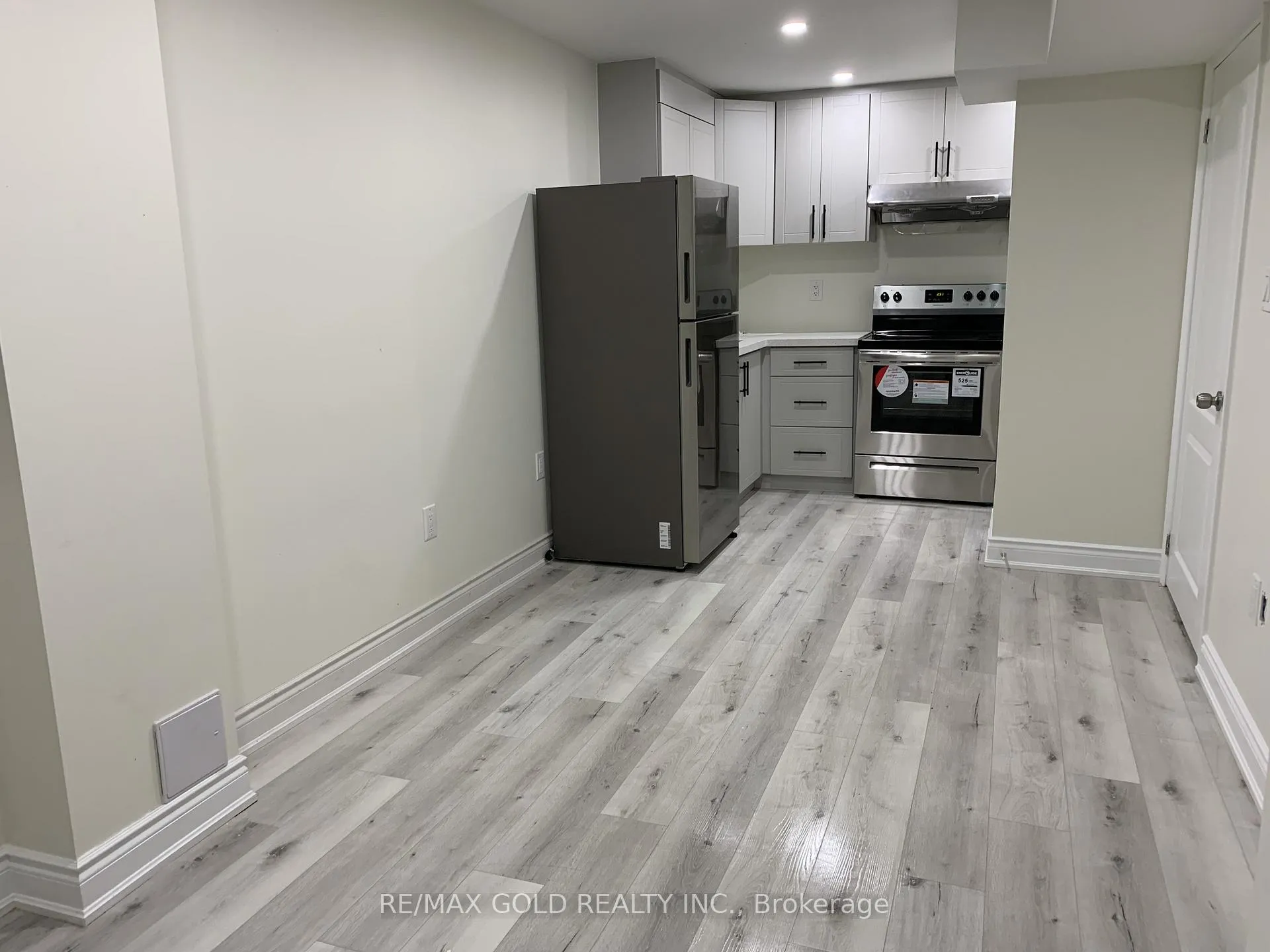 Photo 14 of 49 Summerdale Crescent, Brampton, Fletcher's Meadow — HOMEH