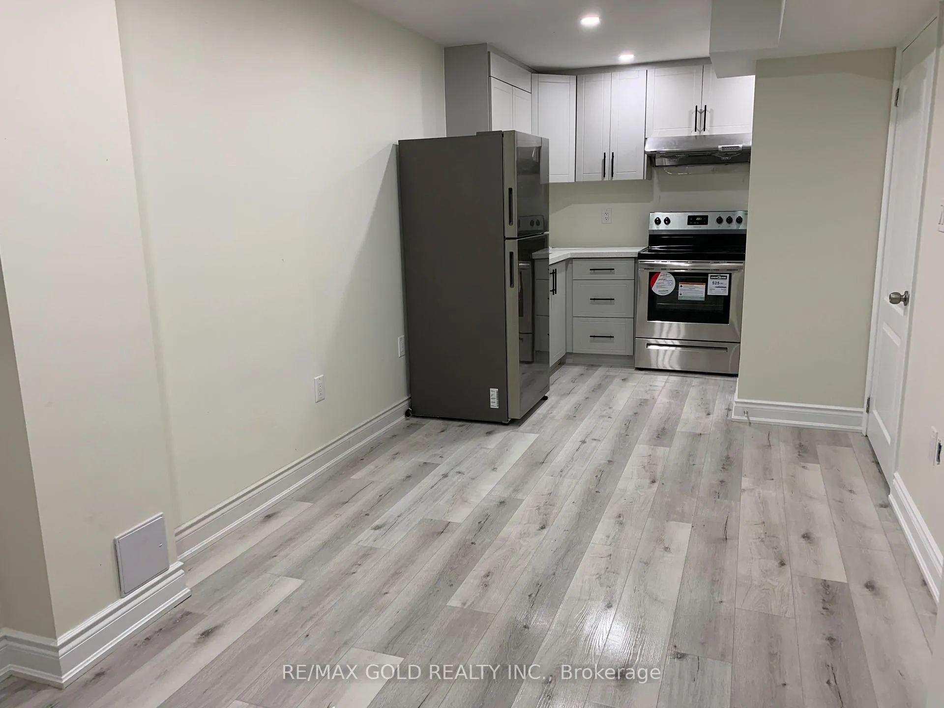 Photo 15 of 49 Summerdale Crescent, Brampton, Fletcher's Meadow — HOMEH