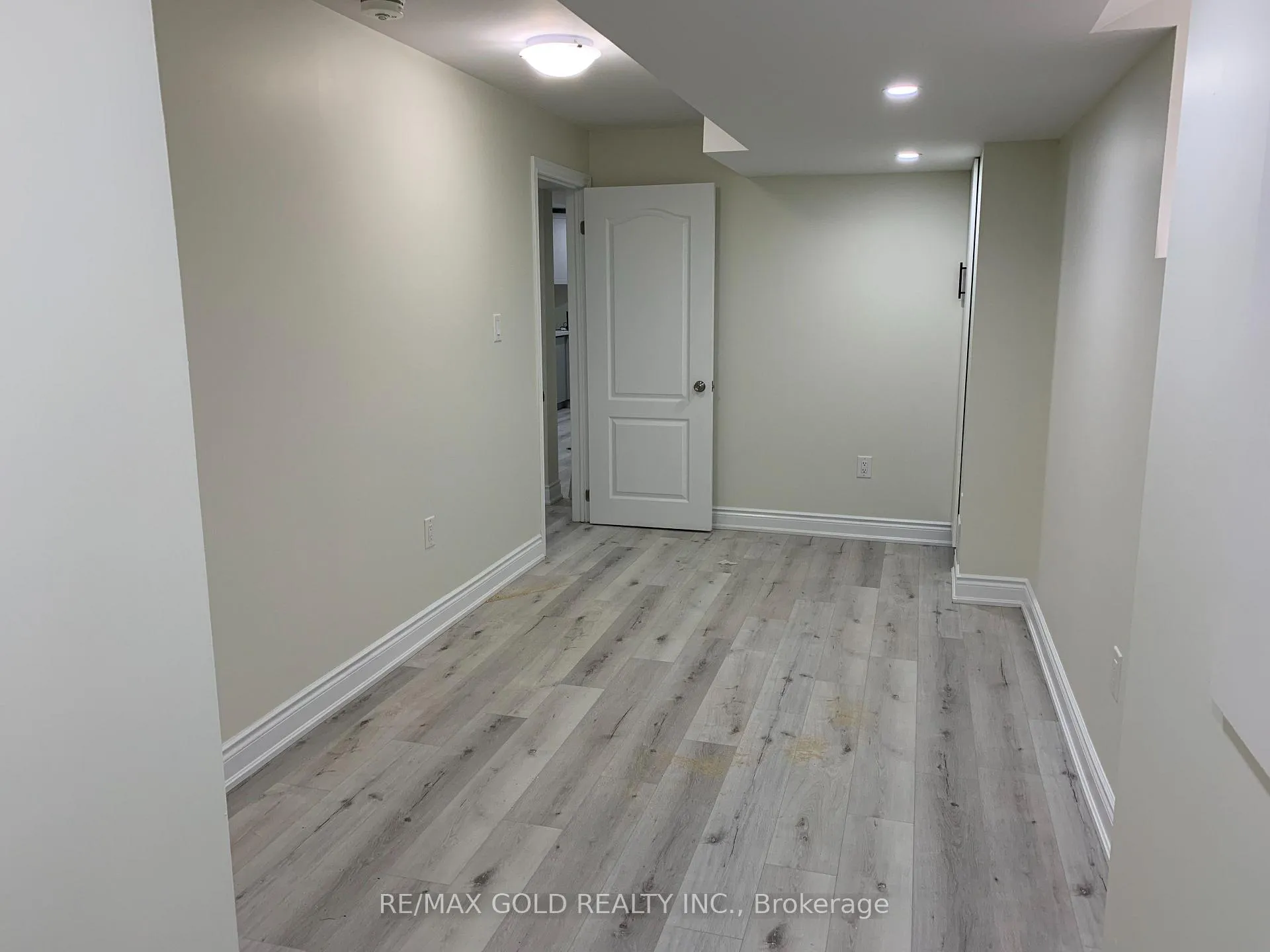 Photo 16 of 49 Summerdale Crescent, Brampton, Fletcher's Meadow — HOMEH