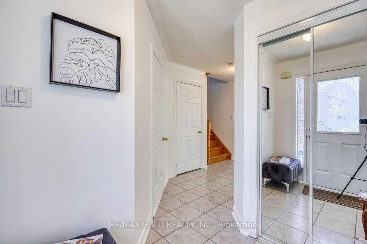 Photo 18 of 49 Summerdale Crescent, Brampton, Fletcher's Meadow — HOMEH