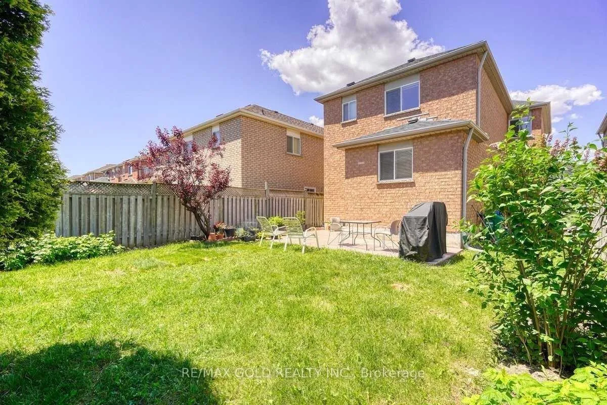 Photo 20 of 49 Summerdale Crescent, Brampton, Fletcher's Meadow — HOMEH