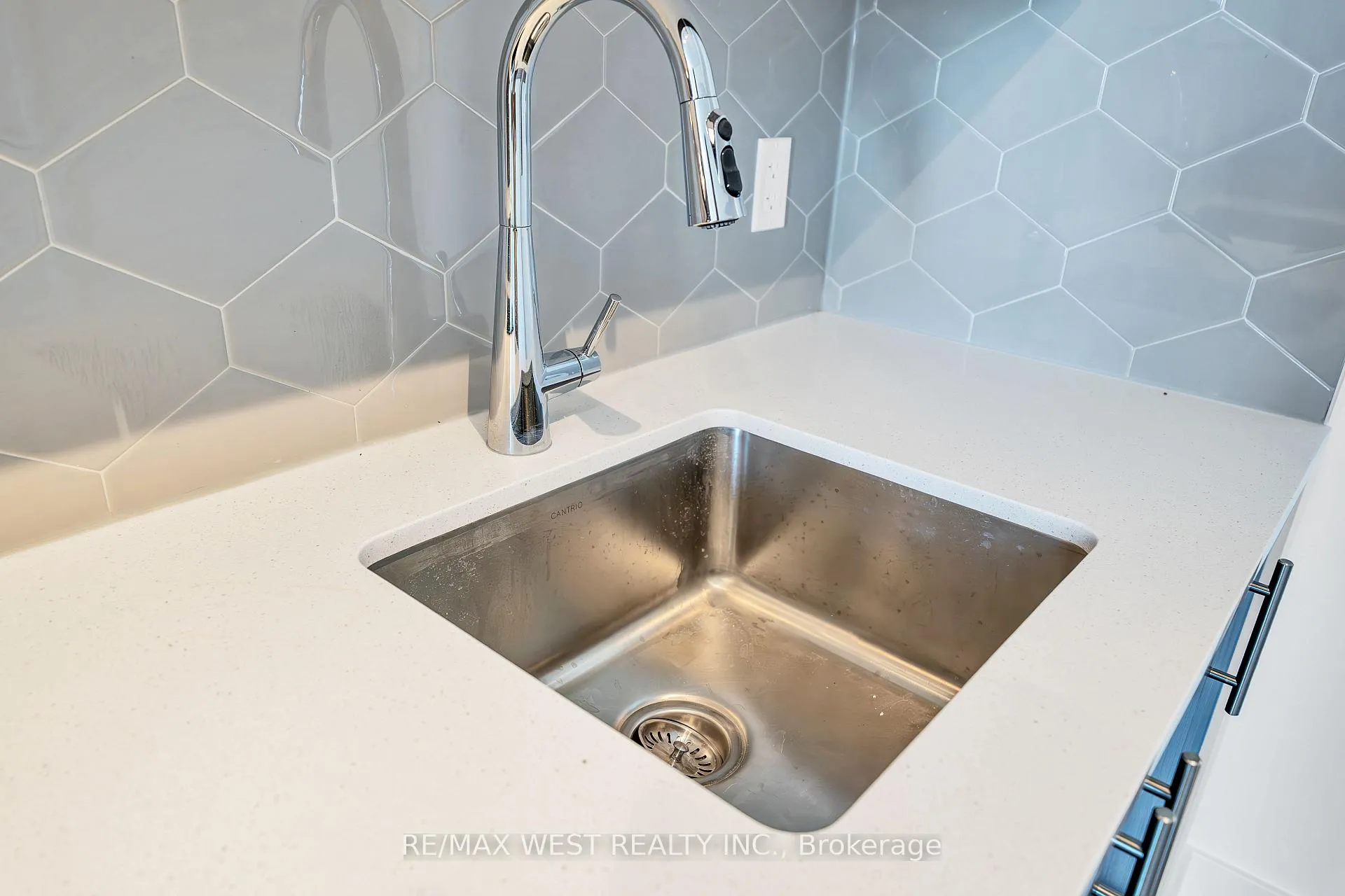 Photo 9 of Unit 2020, 2545 Simcoe Street N, Oshawa, Windfields — HOMEH