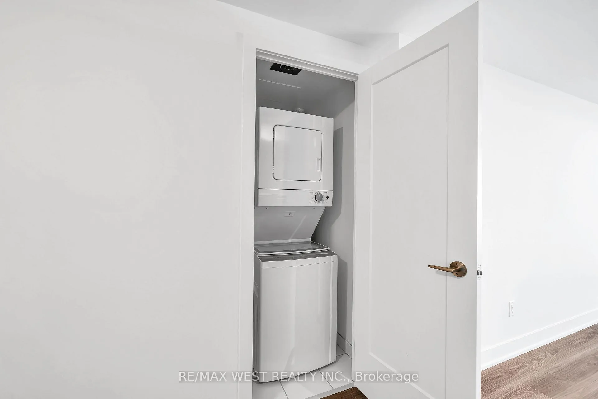 Photo 13 of Unit 2020, 2545 Simcoe Street N, Oshawa, Windfields — HOMEH