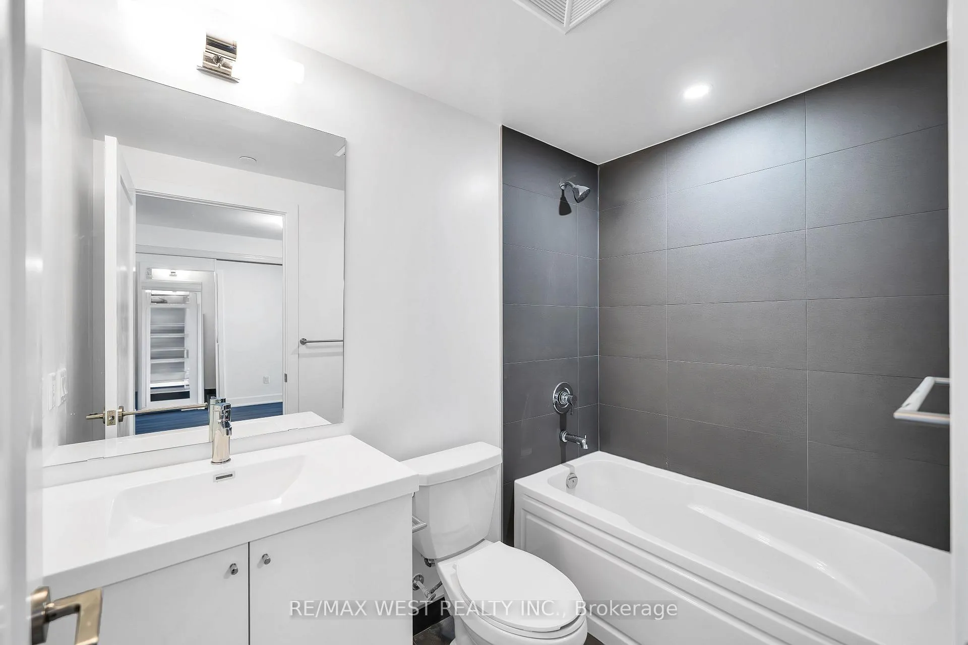 Photo 14 of Unit 2020, 2545 Simcoe Street N, Oshawa, Windfields — HOMEH