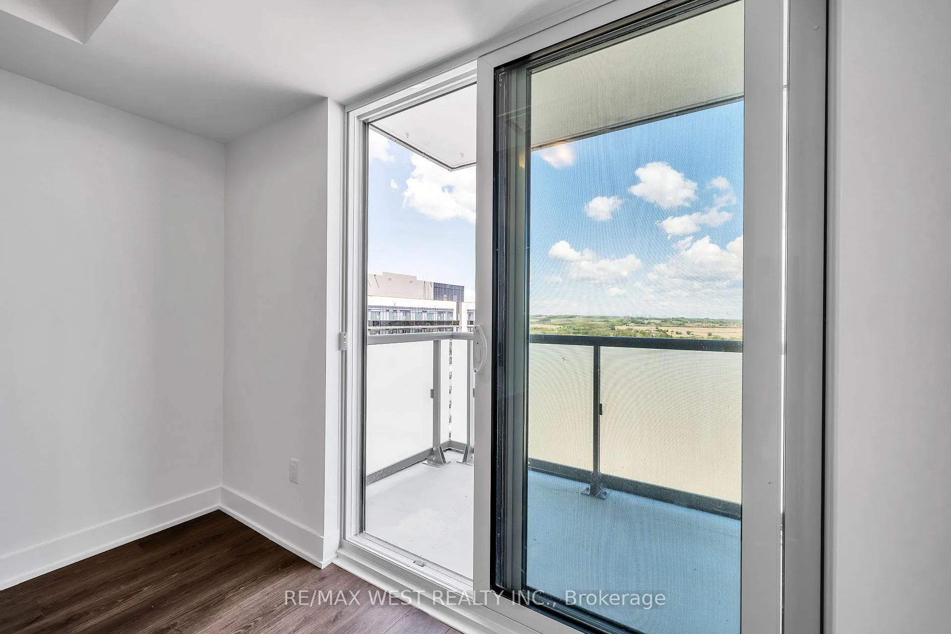 Photo 16 of Unit 2020, 2545 Simcoe Street N, Oshawa, Windfields — HOMEH